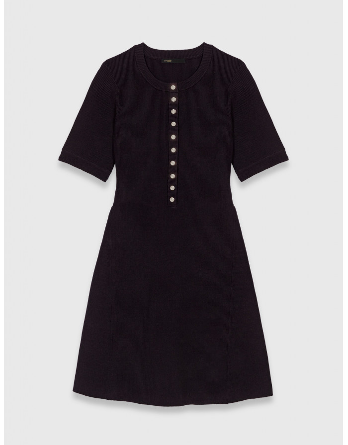 Женское черное платье в рубчик