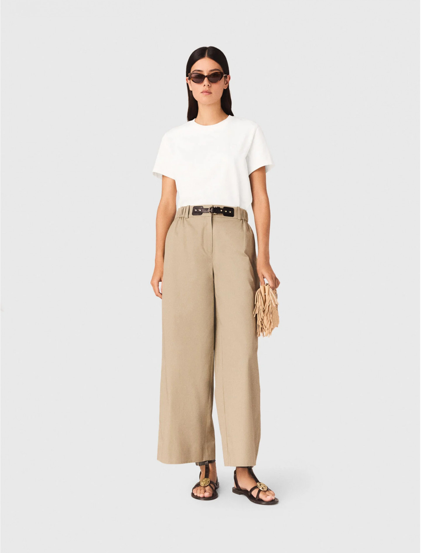 Жіноча біла футболка з вишитим логотипом