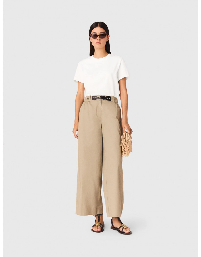 Женская белая футболка с вышитым логотипом