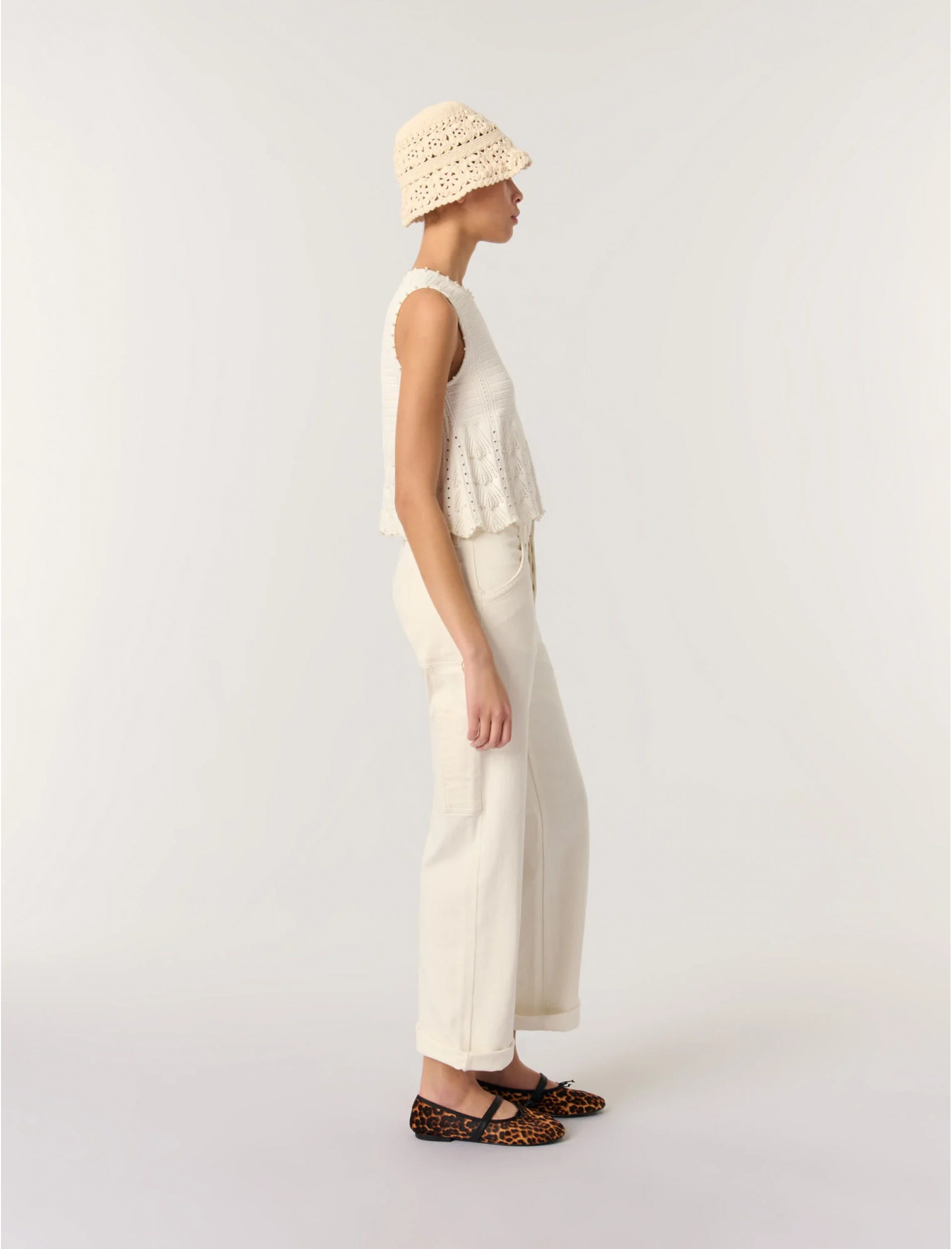 Жіночий топ з ажурною в'язкою та перлами