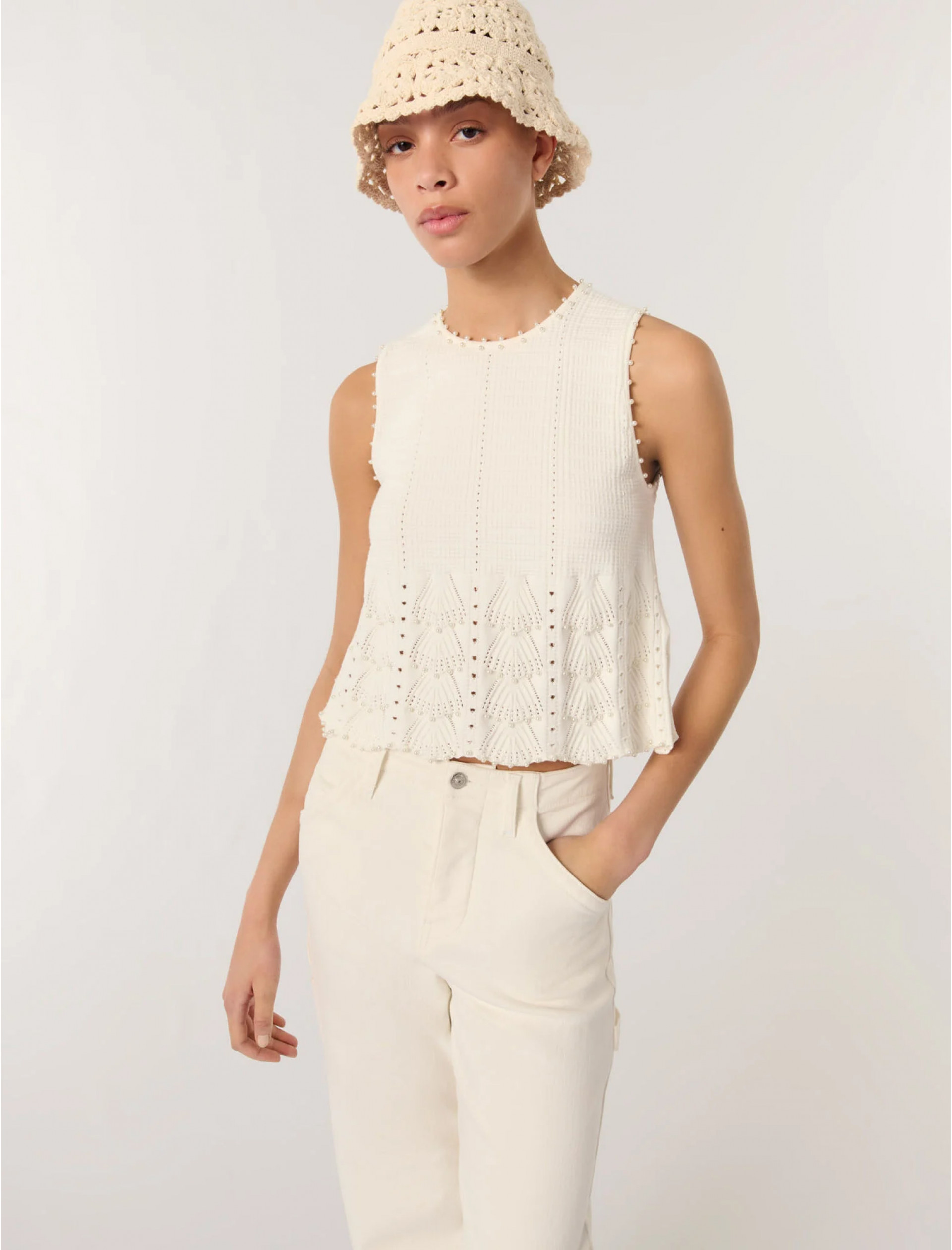 Жіночий топ з ажурною в'язкою та перлами