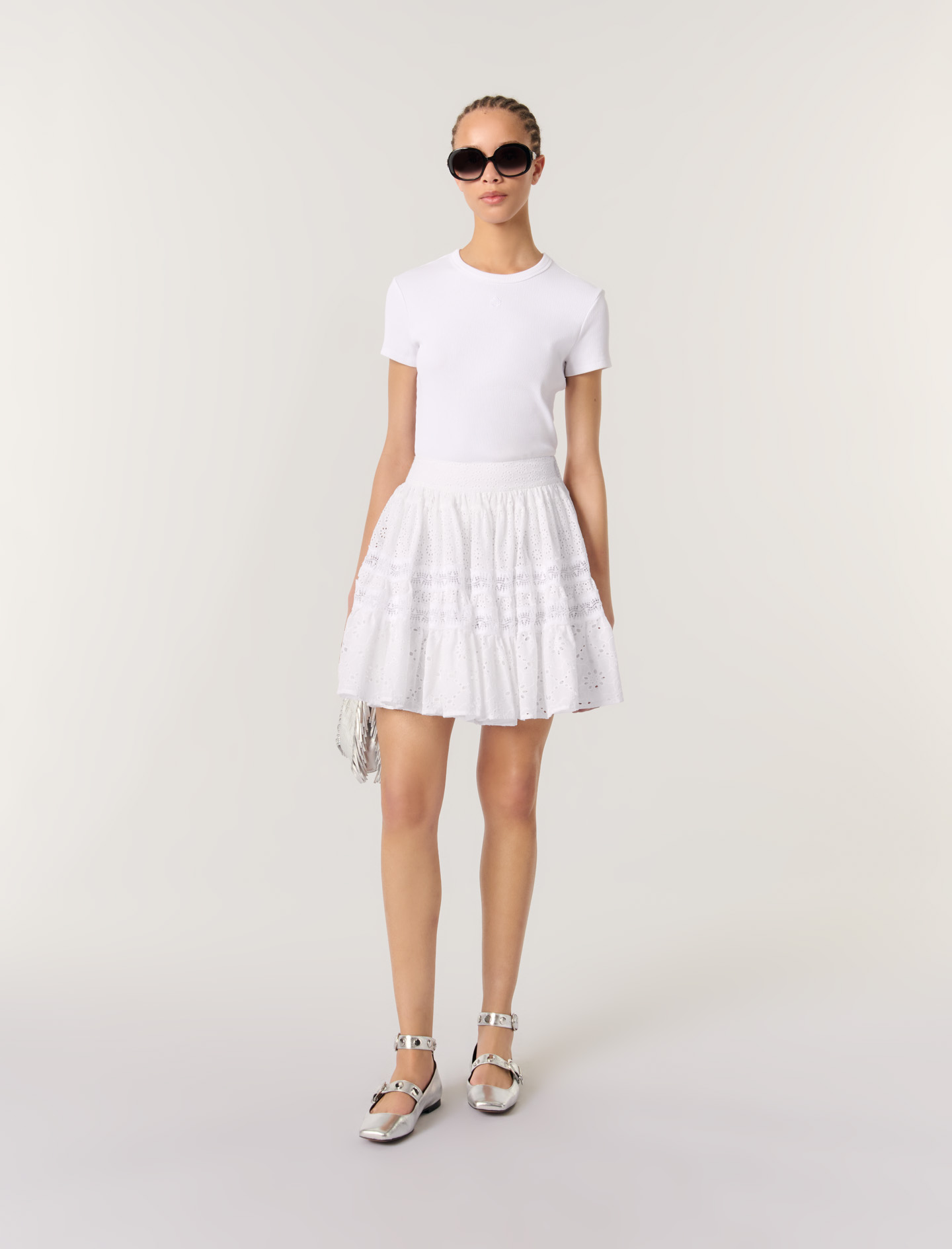 Жіноча коротка спідниця з вишивкою