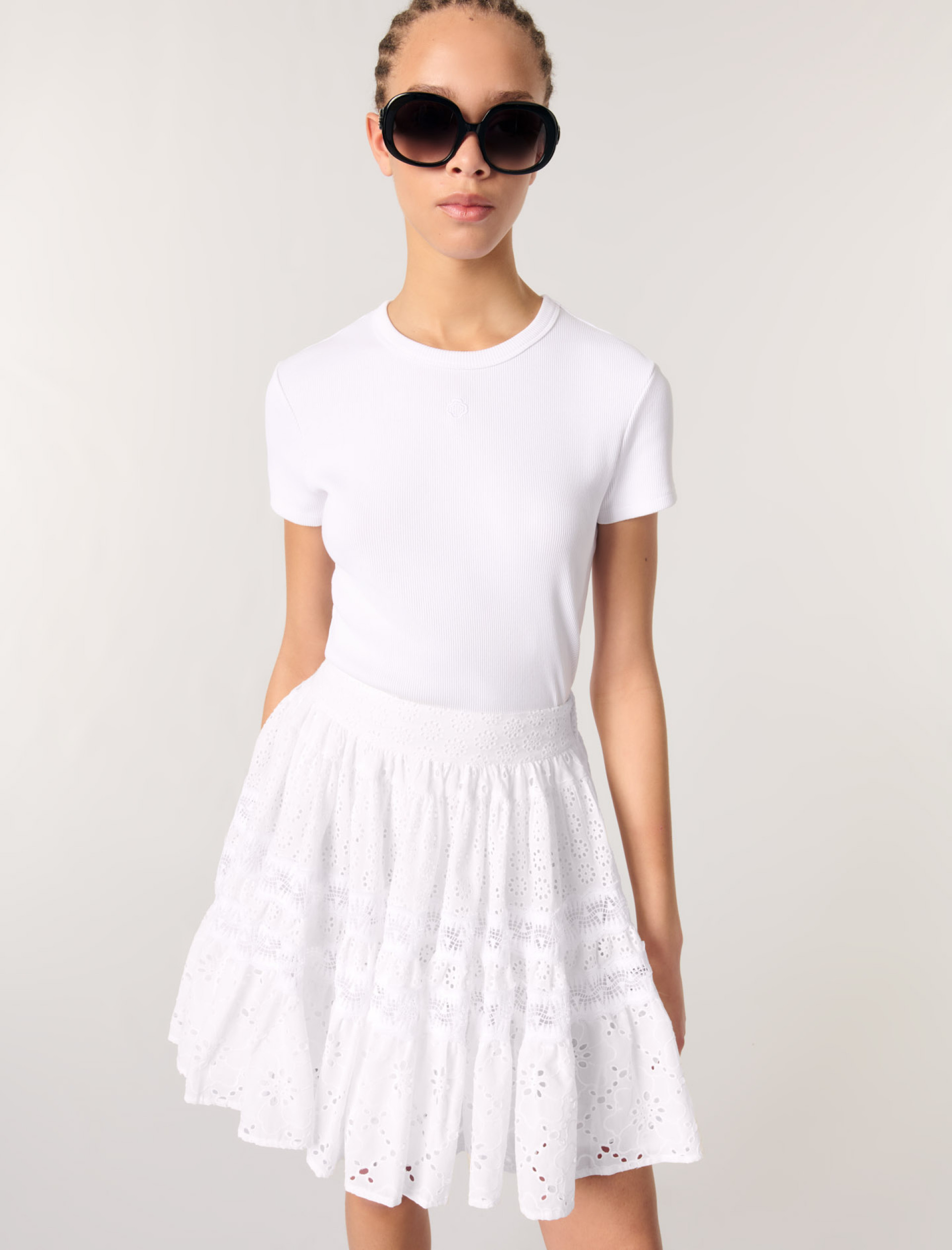 Жіноча коротка спідниця з вишивкою