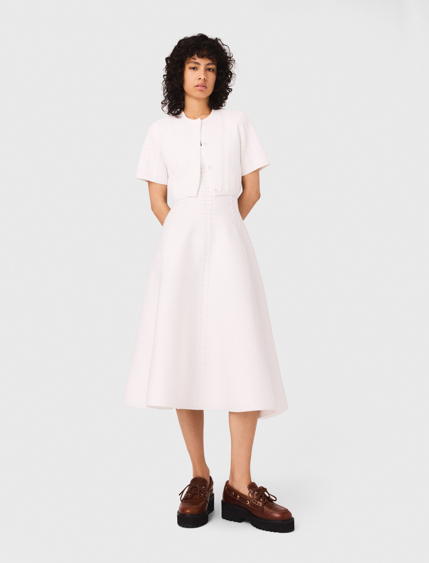 Жіночий білий короткий кардиган