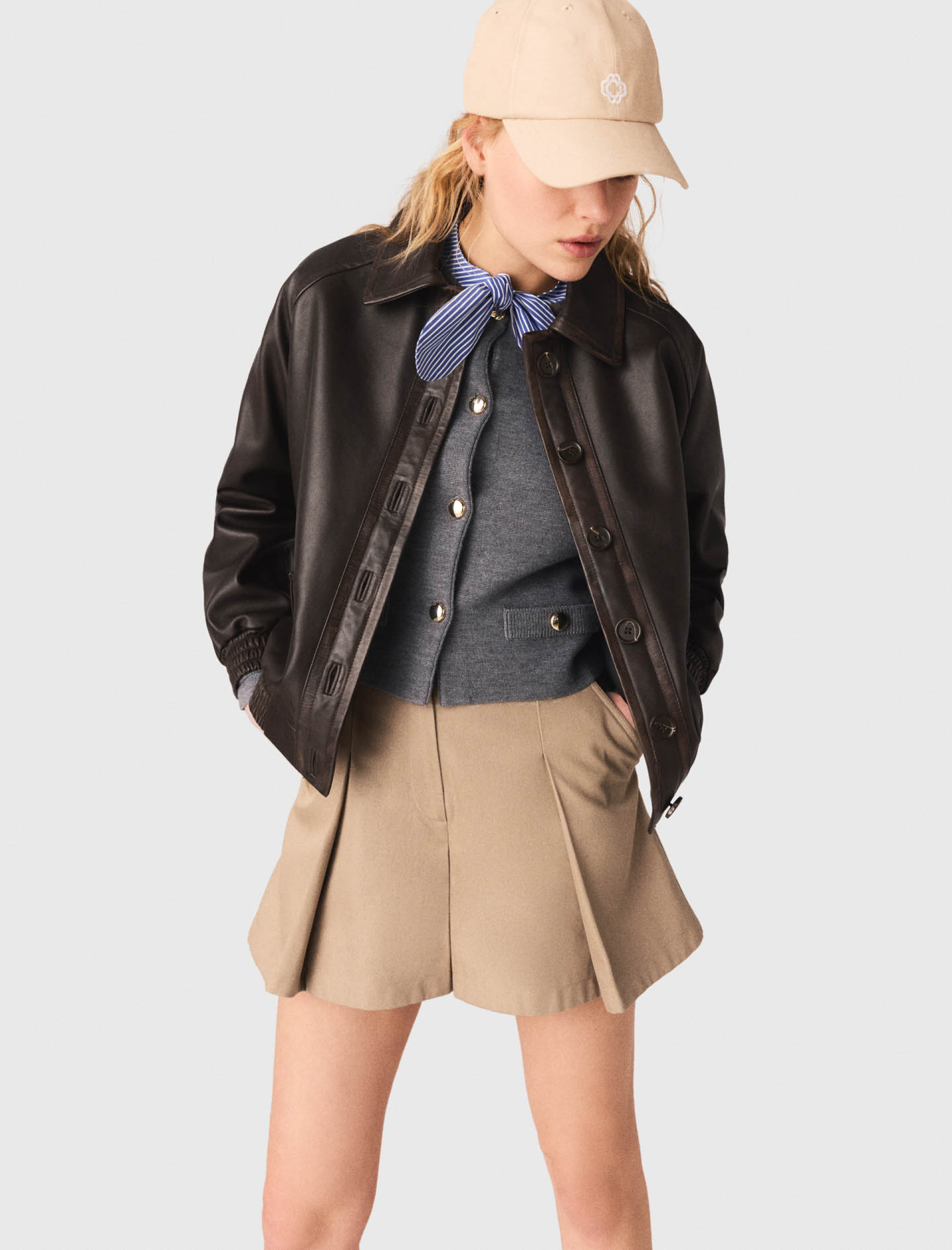 Женская коричневая кожаная куртка