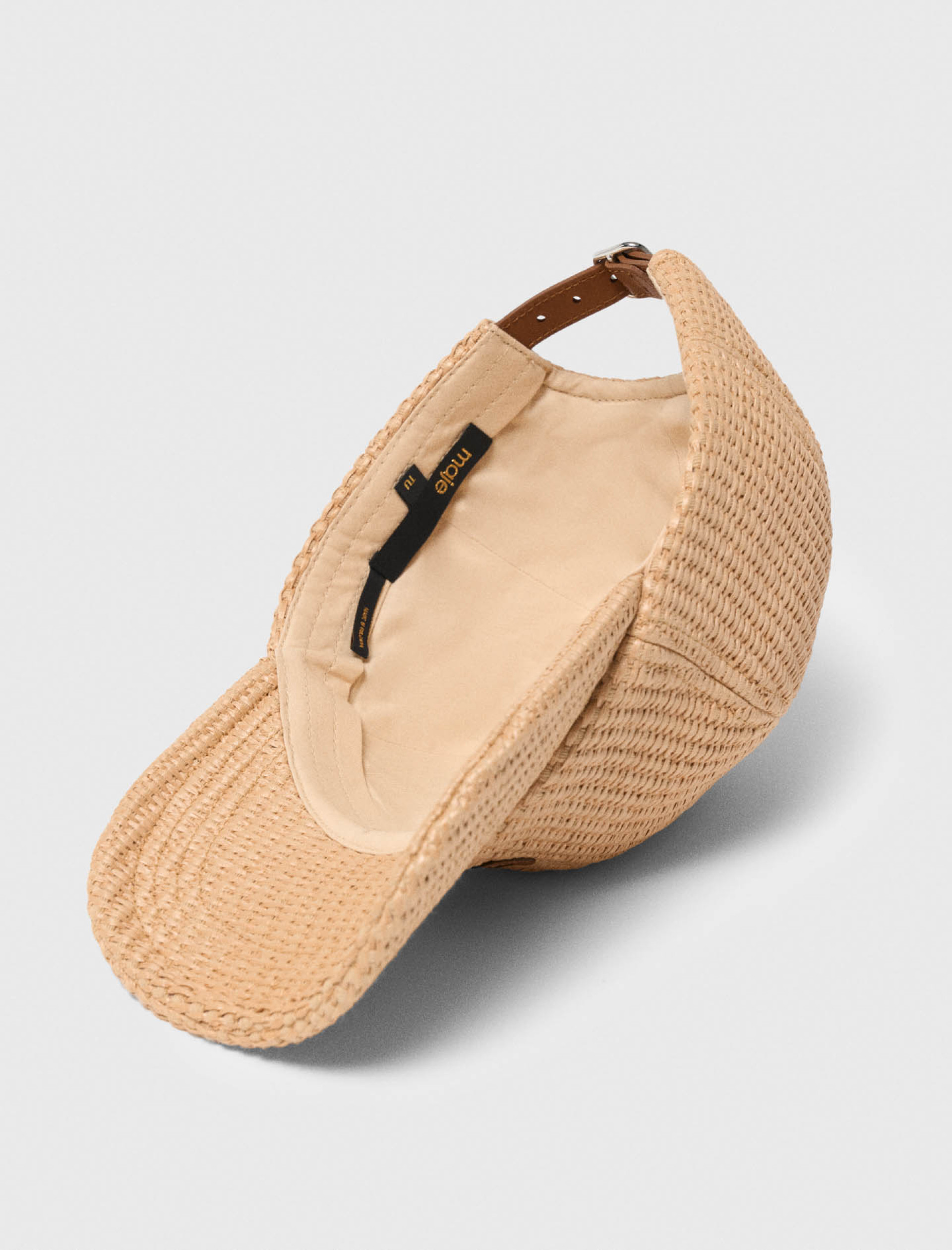 Жіноча бежева фактурна кепка з логотипом Жіноча бежева фактурна кепка з логотипом