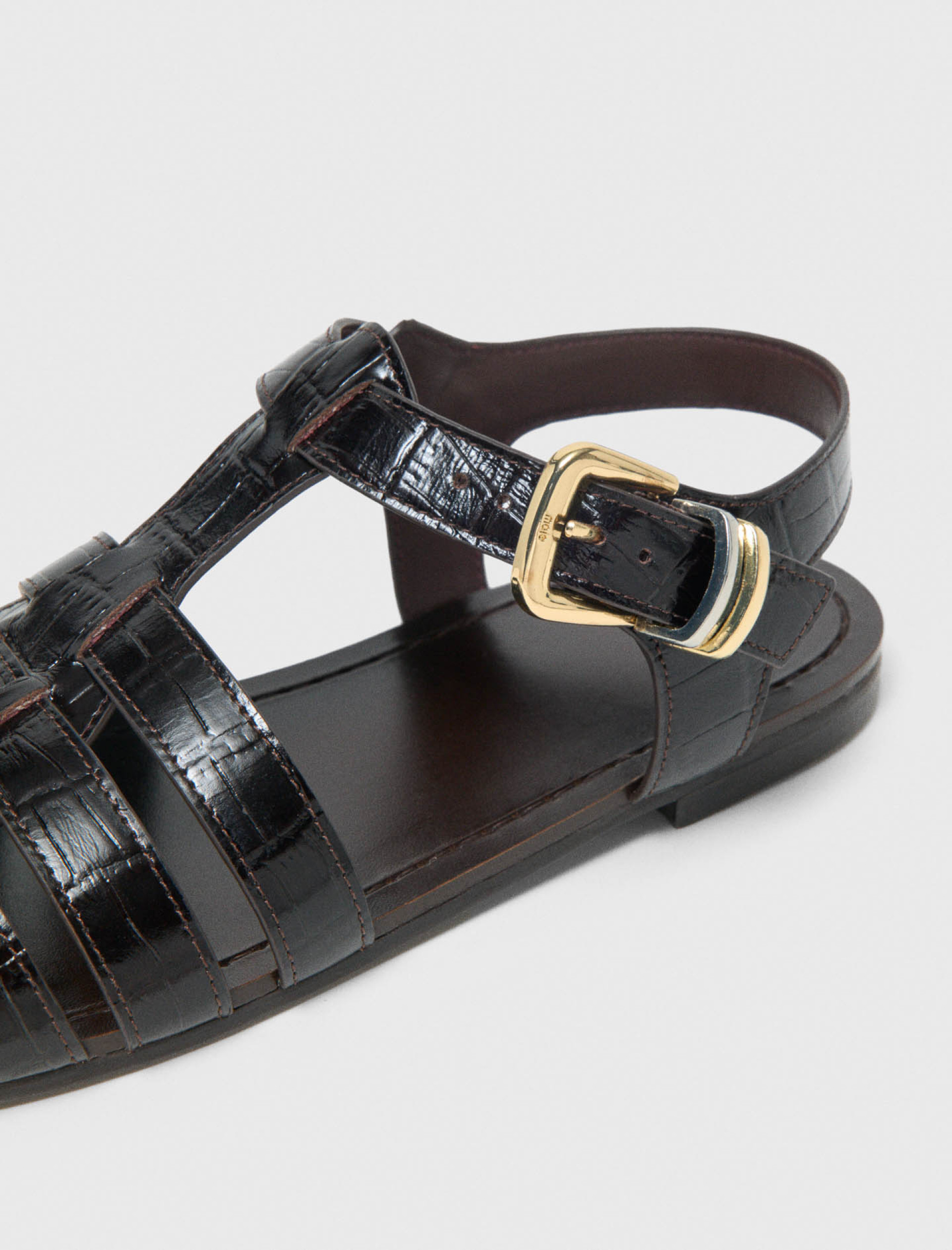 Жіночі кориневі сандалі з пряжками