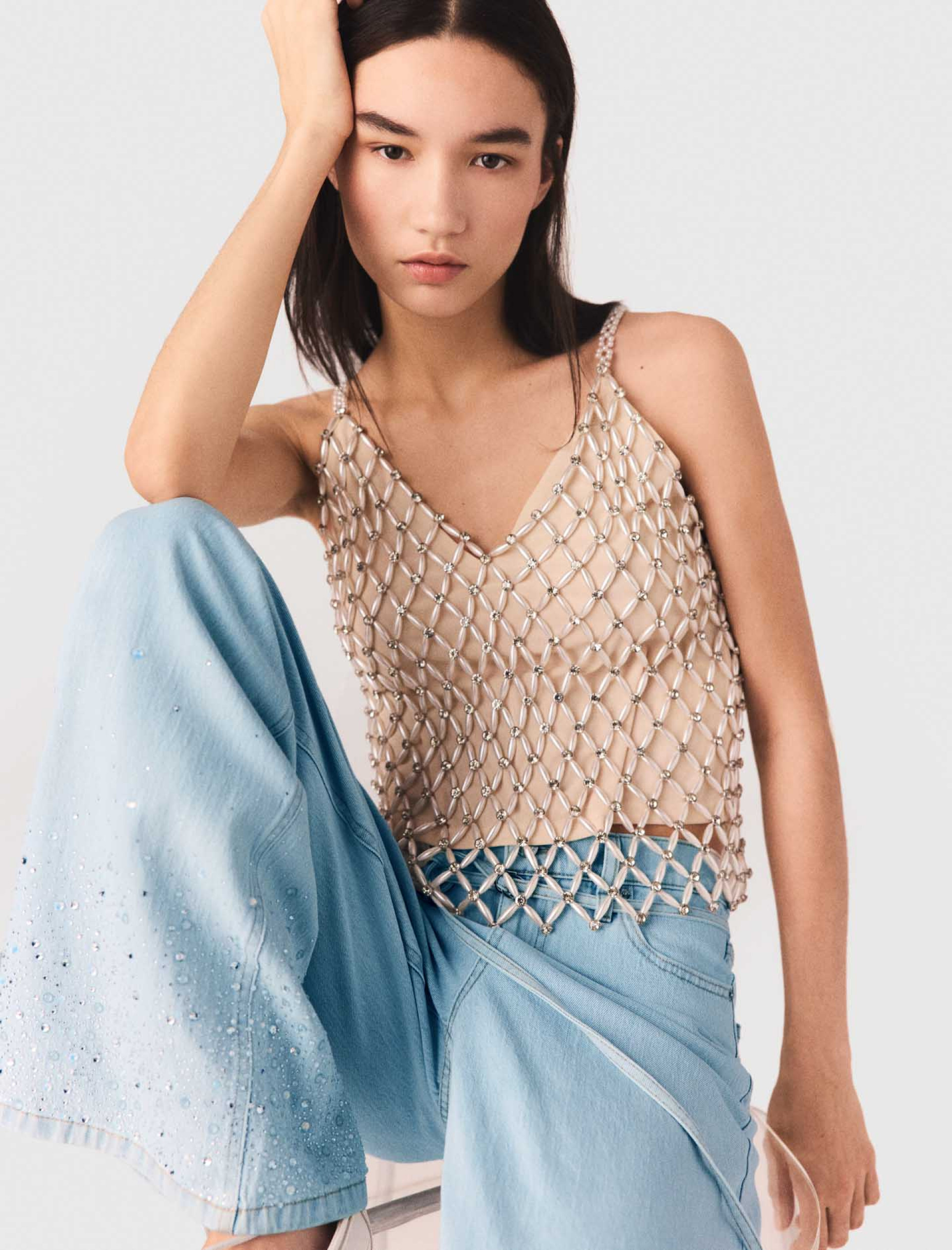 Женский топ, расшитый бисером Женский топ, расшитый бисером