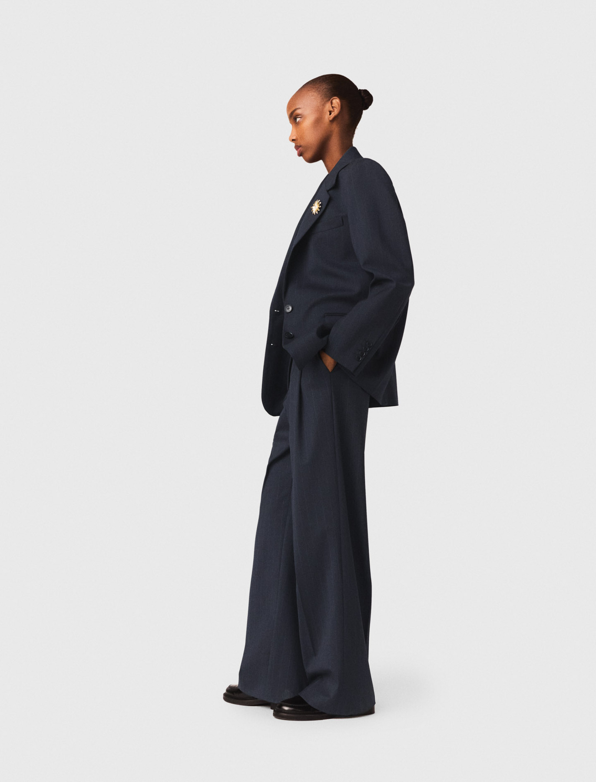 Жіночий смугастий приталений жакет Жіночий смугастий приталений жакет