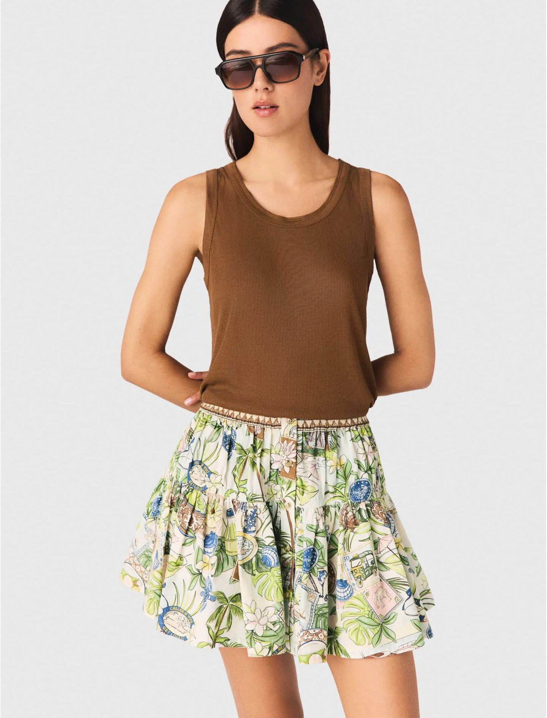 Женский коричневый вязаный топ в рубчик