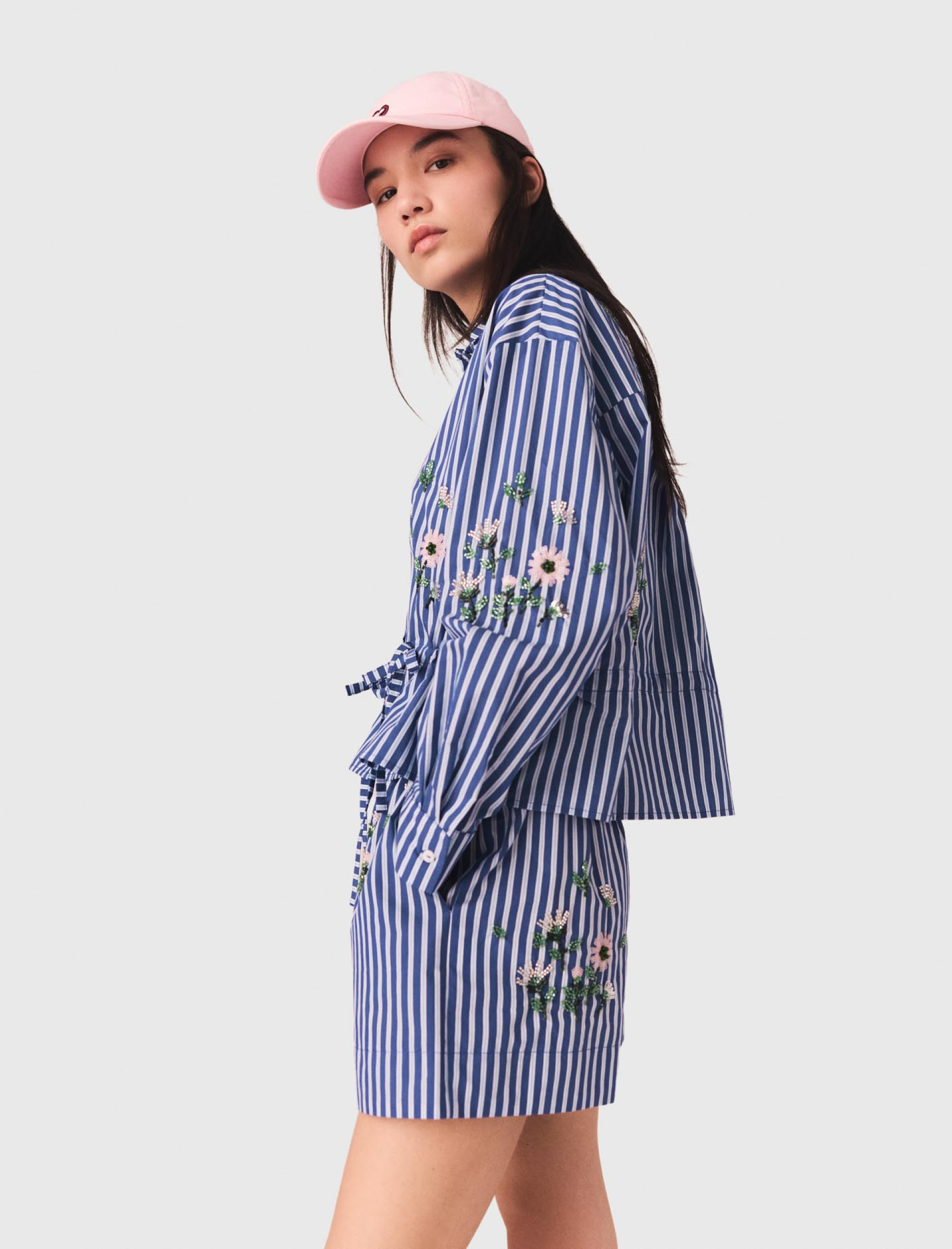 Жіноча смугаста сорочка з квітковою вишивкою