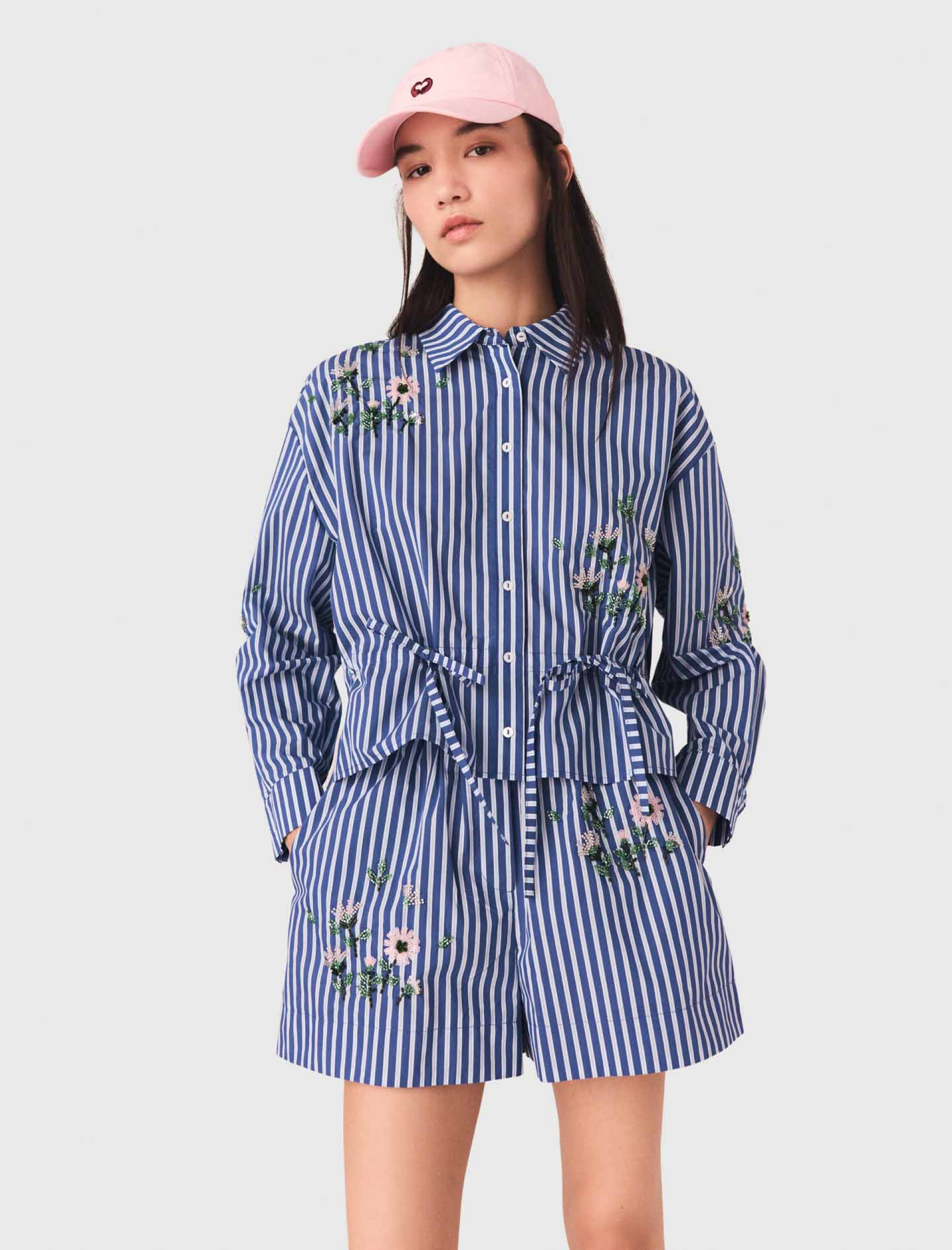 Жіноча смугаста сорочка з квітковою вишивкою