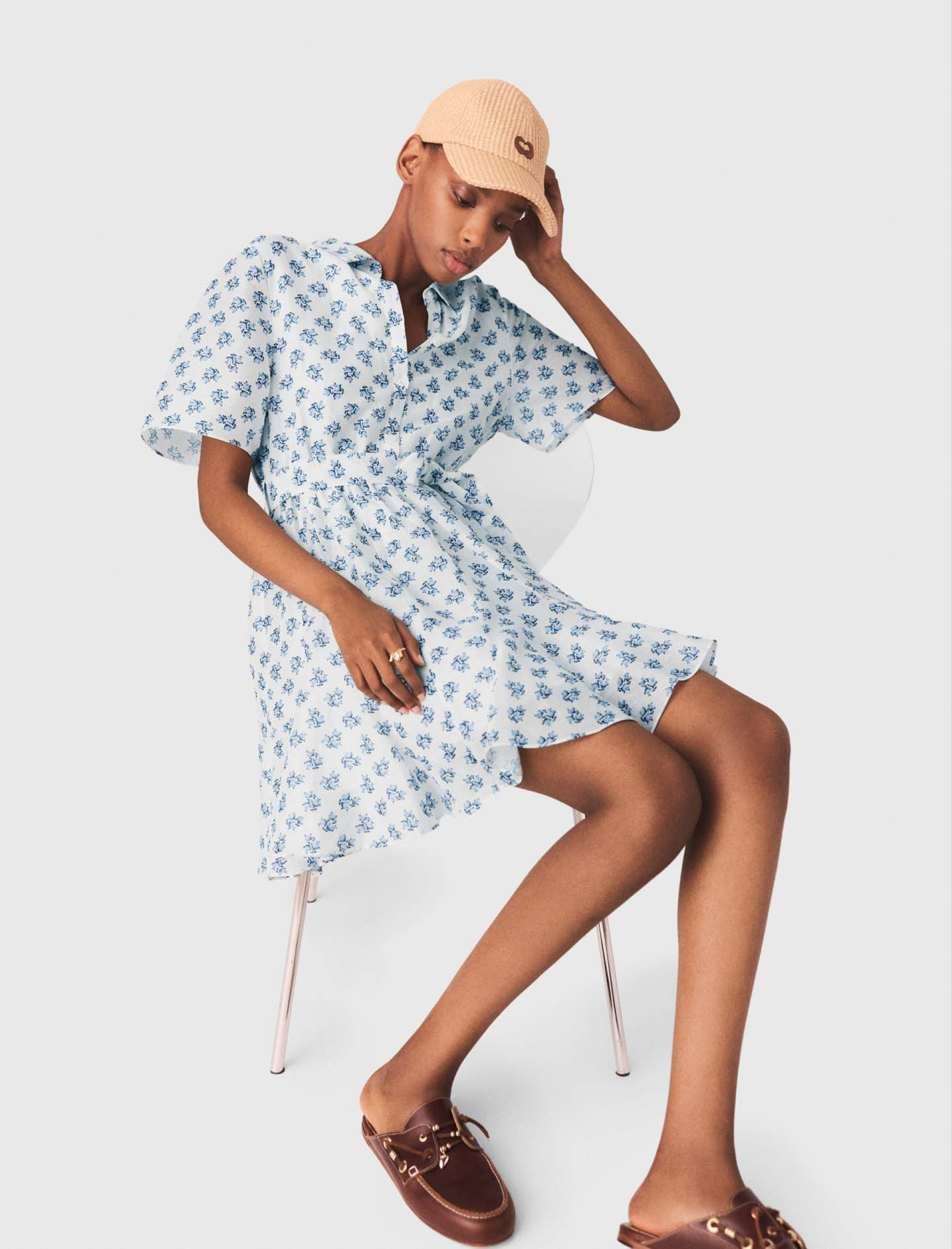 Женское короткое платье с цветочным принтом