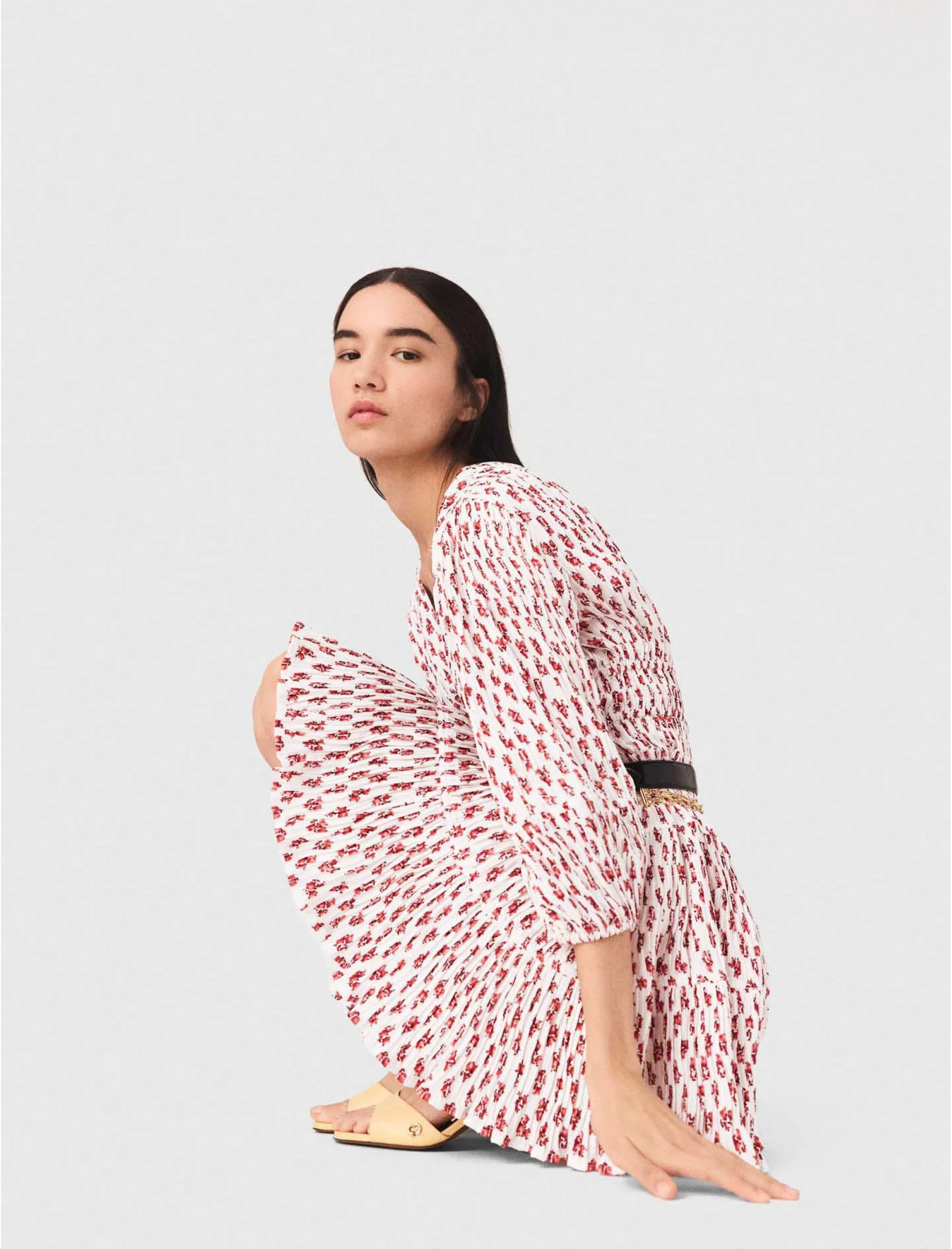 Женское платье с V-образным вырезом и цветочным принтом