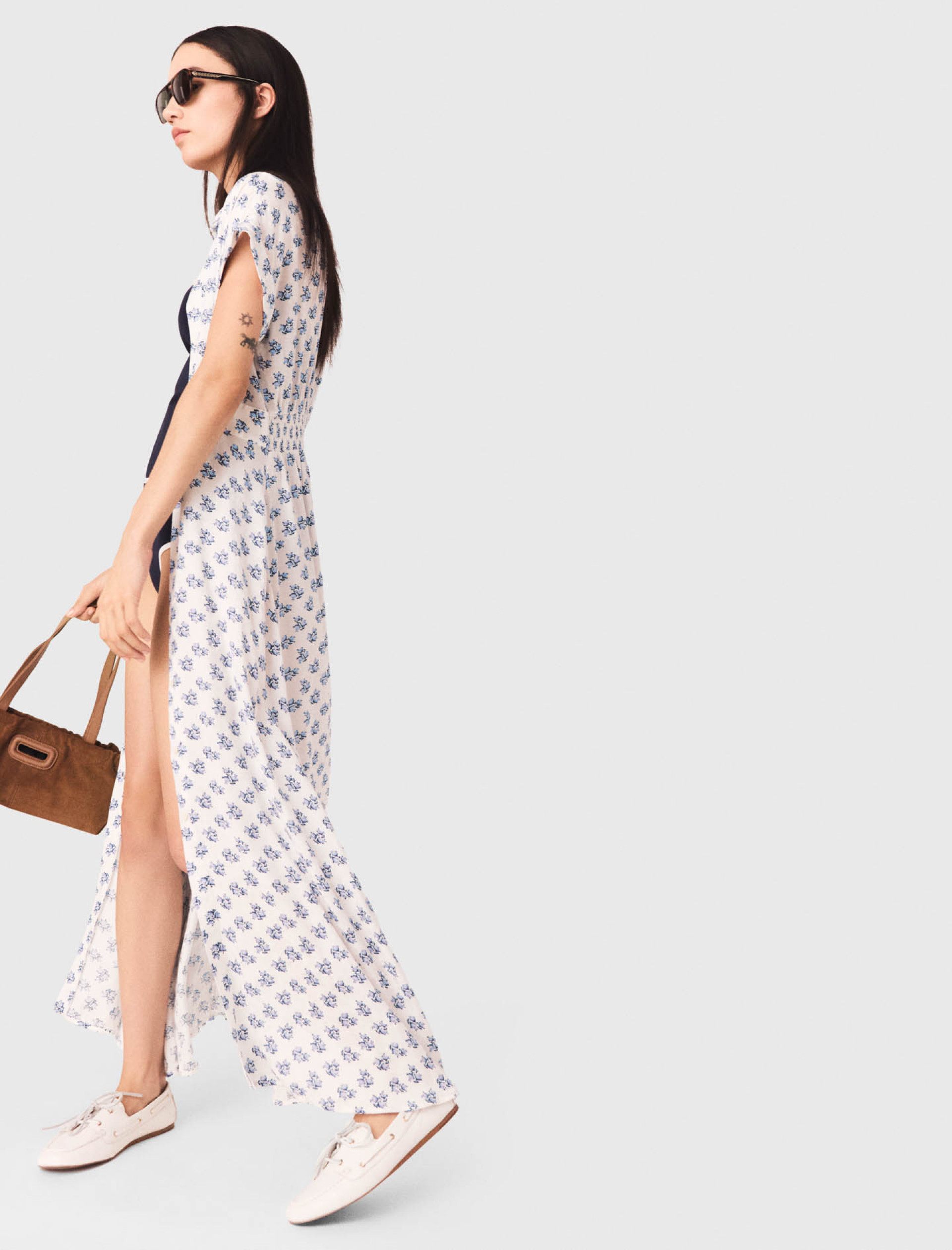 Жіноча довга сукня з квітковим принтом Жіноча довга сукня з квітковим принтом