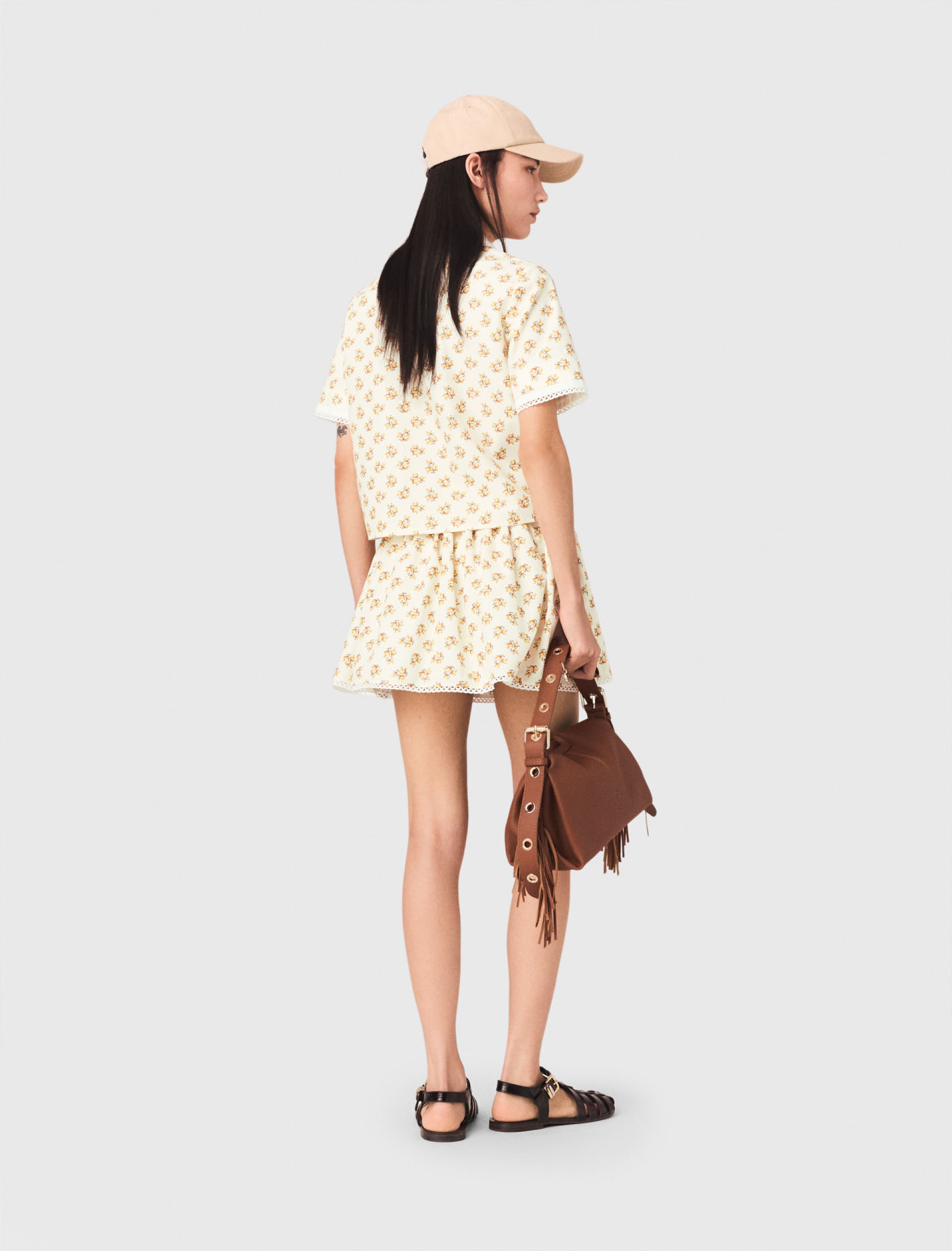 Жіноча сорочка з квітковим принтом Жіноча сорочка з квітковим принтом