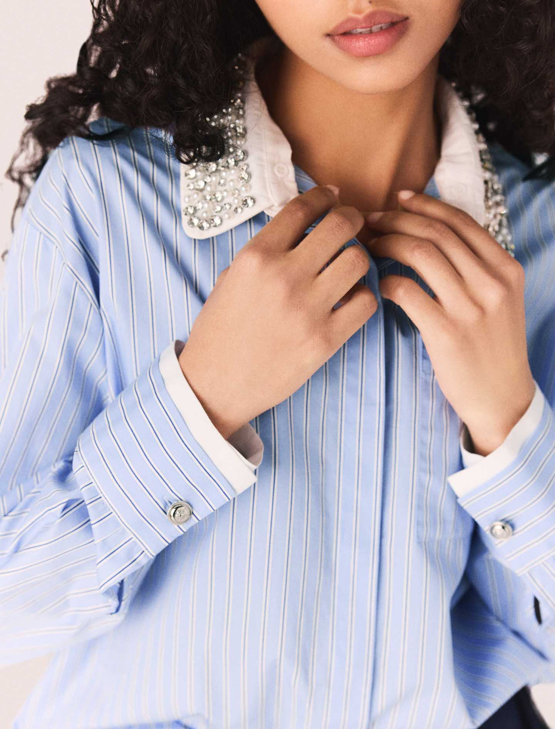 Женская рубашка со съемным воротником, украшенным стразами