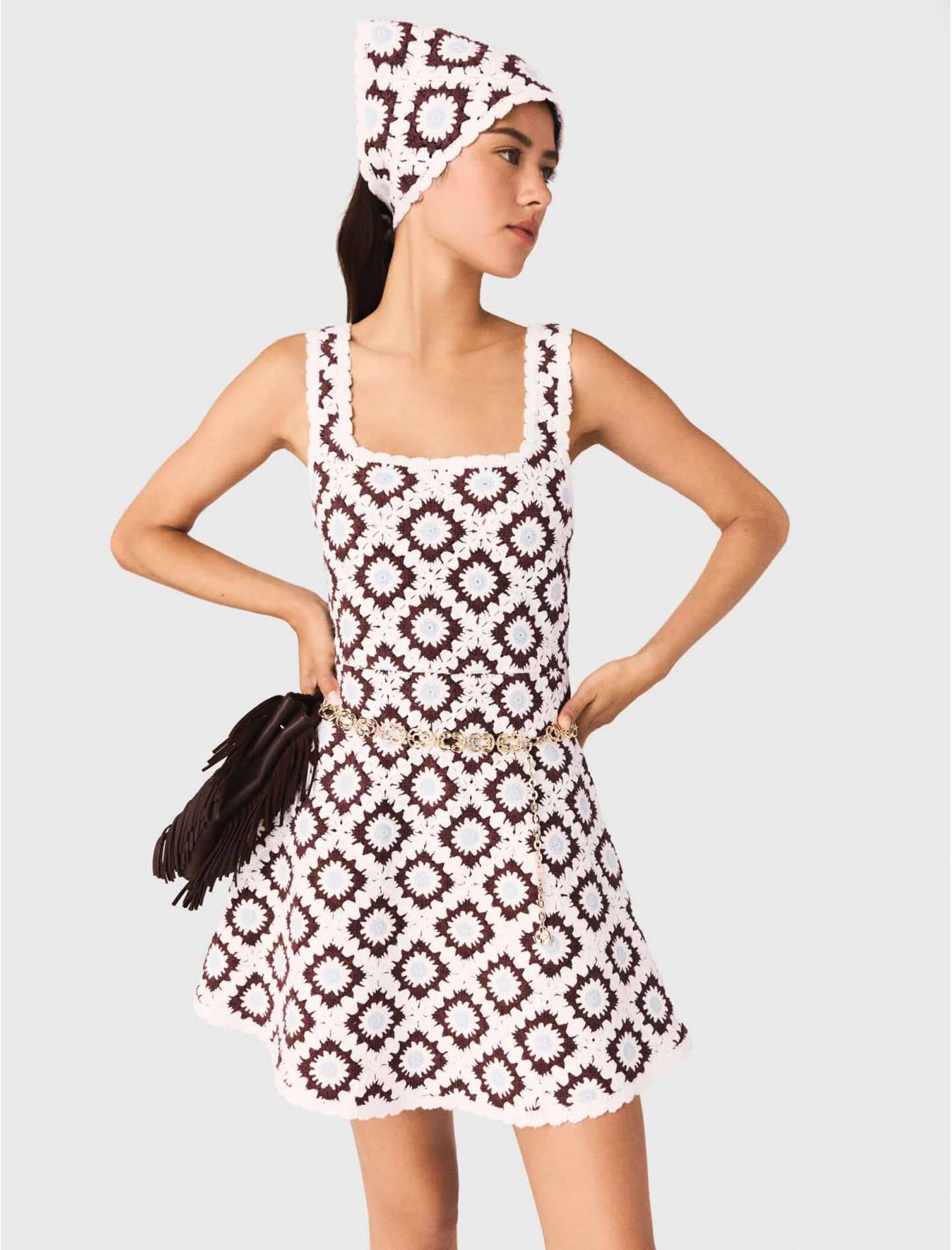 Жіноча в'язана сукня з квітковим візерунком