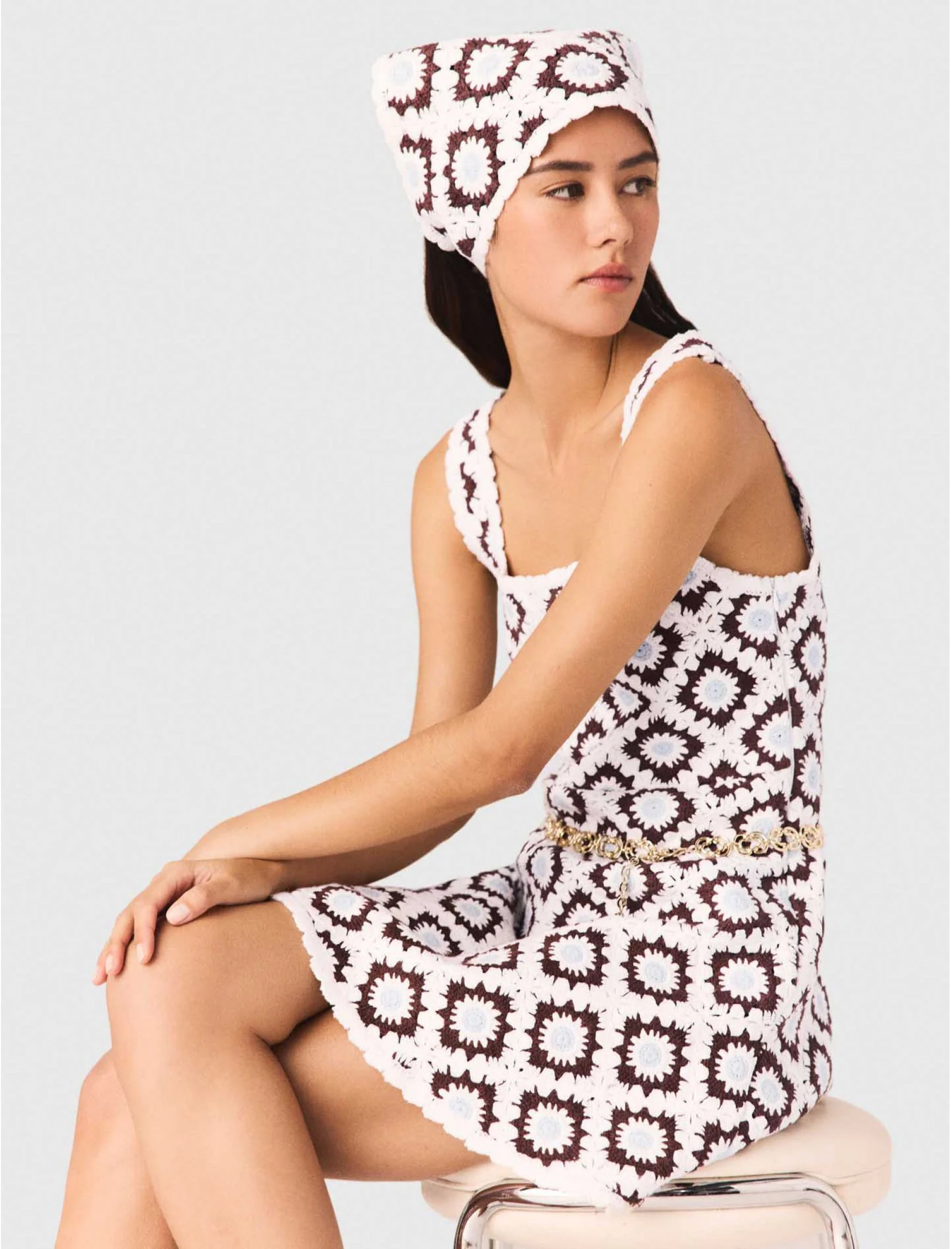 Жіноча в'язана сукня з квітковим візерунком