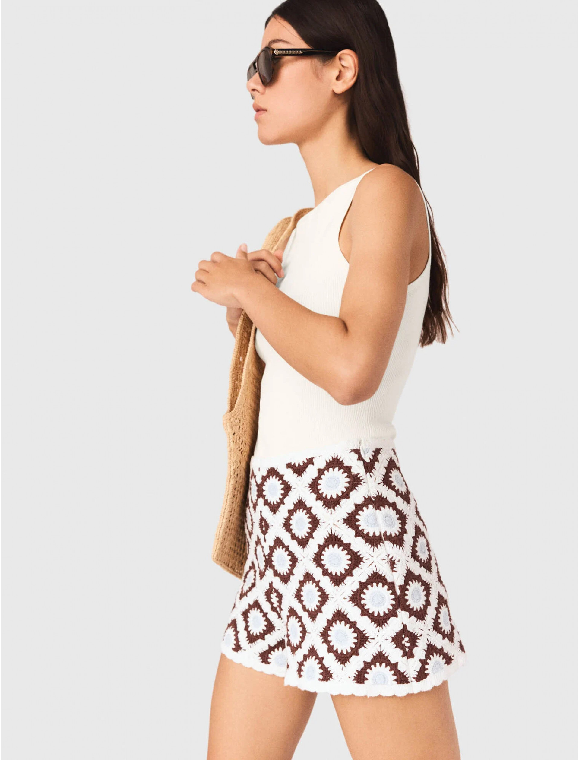 Жіночі в'язані шорти з квітковим візерунком