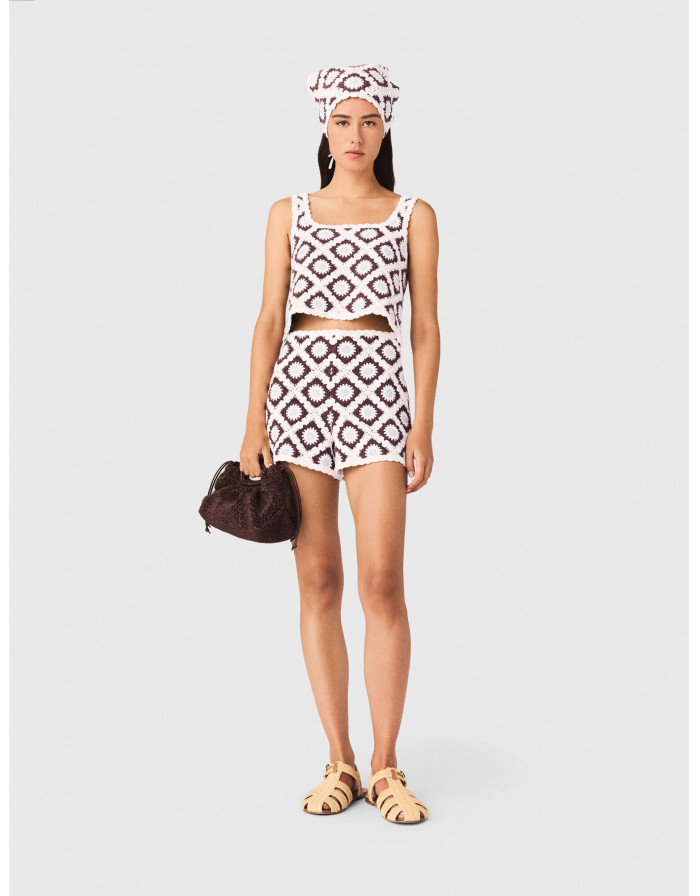 Женский вязаный топ с цветочным узором