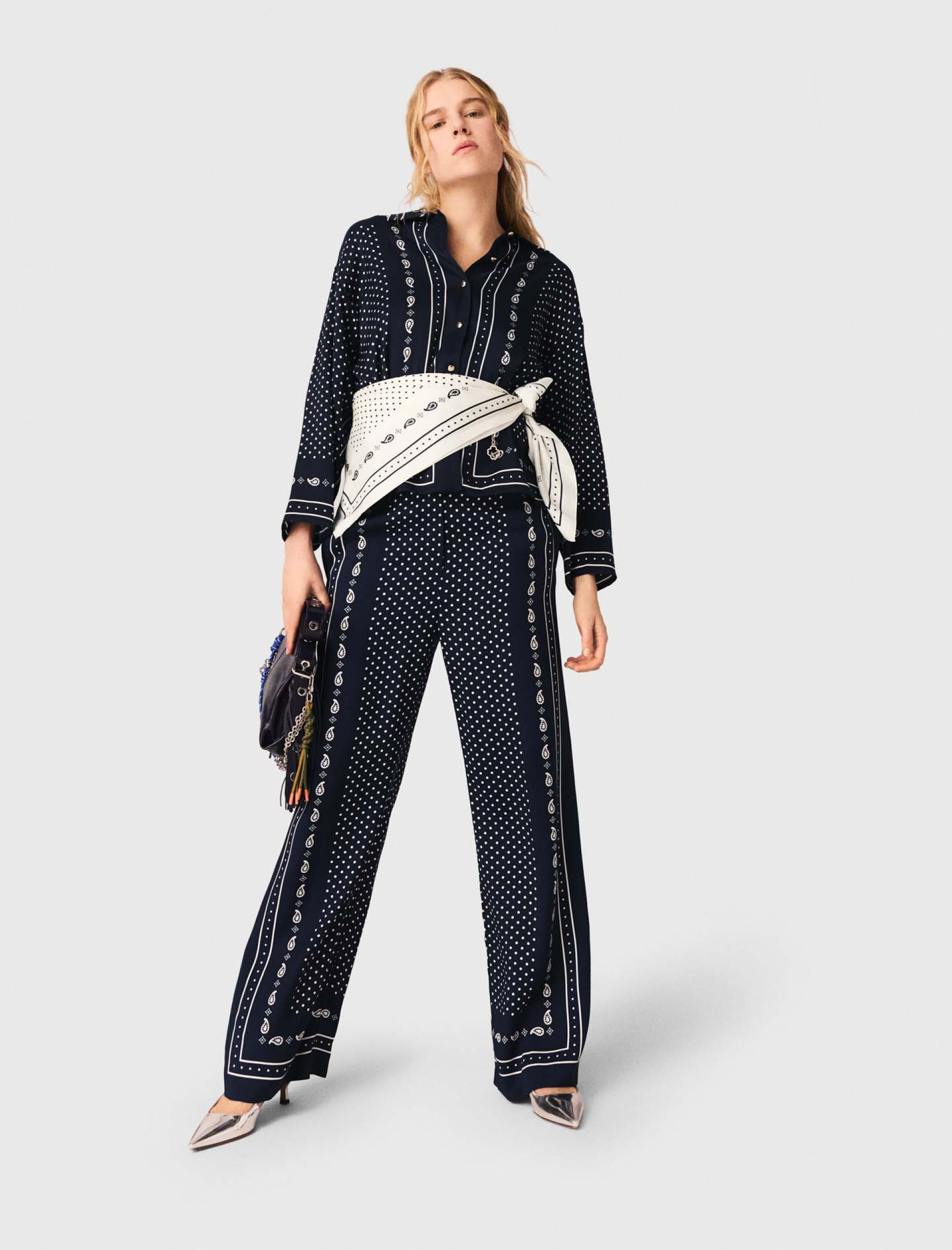 Женские свободные брюки с бандана принтом