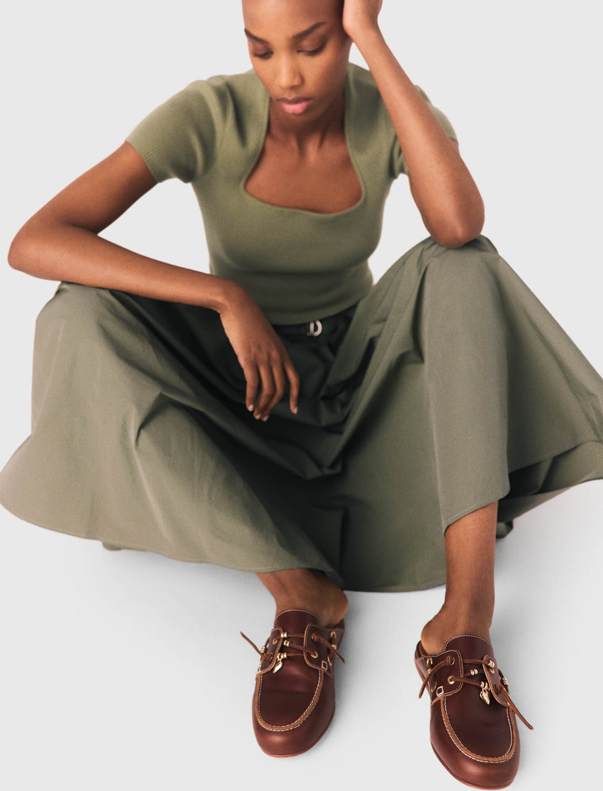 Жіночі коричневі мюлі Жіночі коричневі мюлі