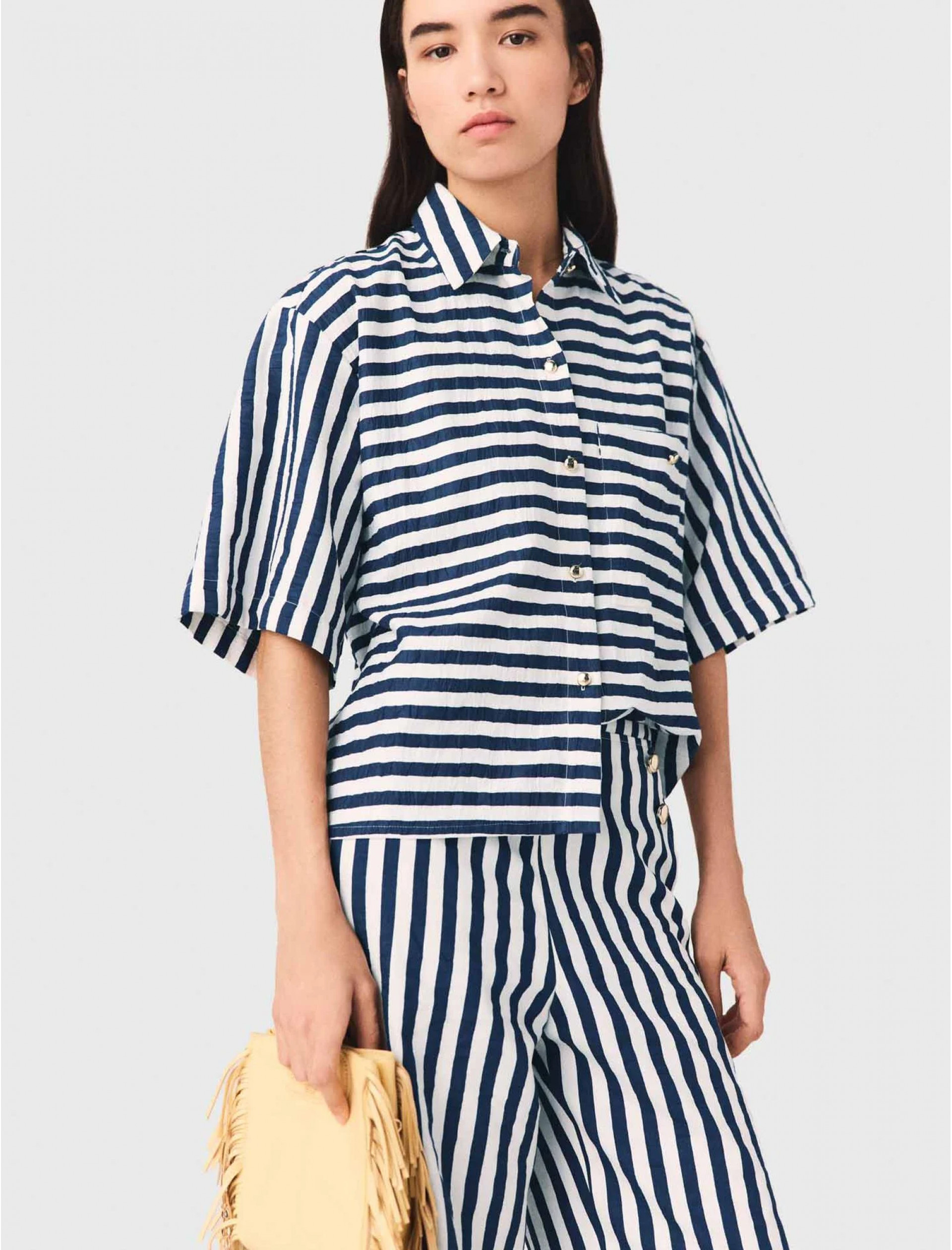 Жіноча смугаста сорочка з нагрудною кишенею