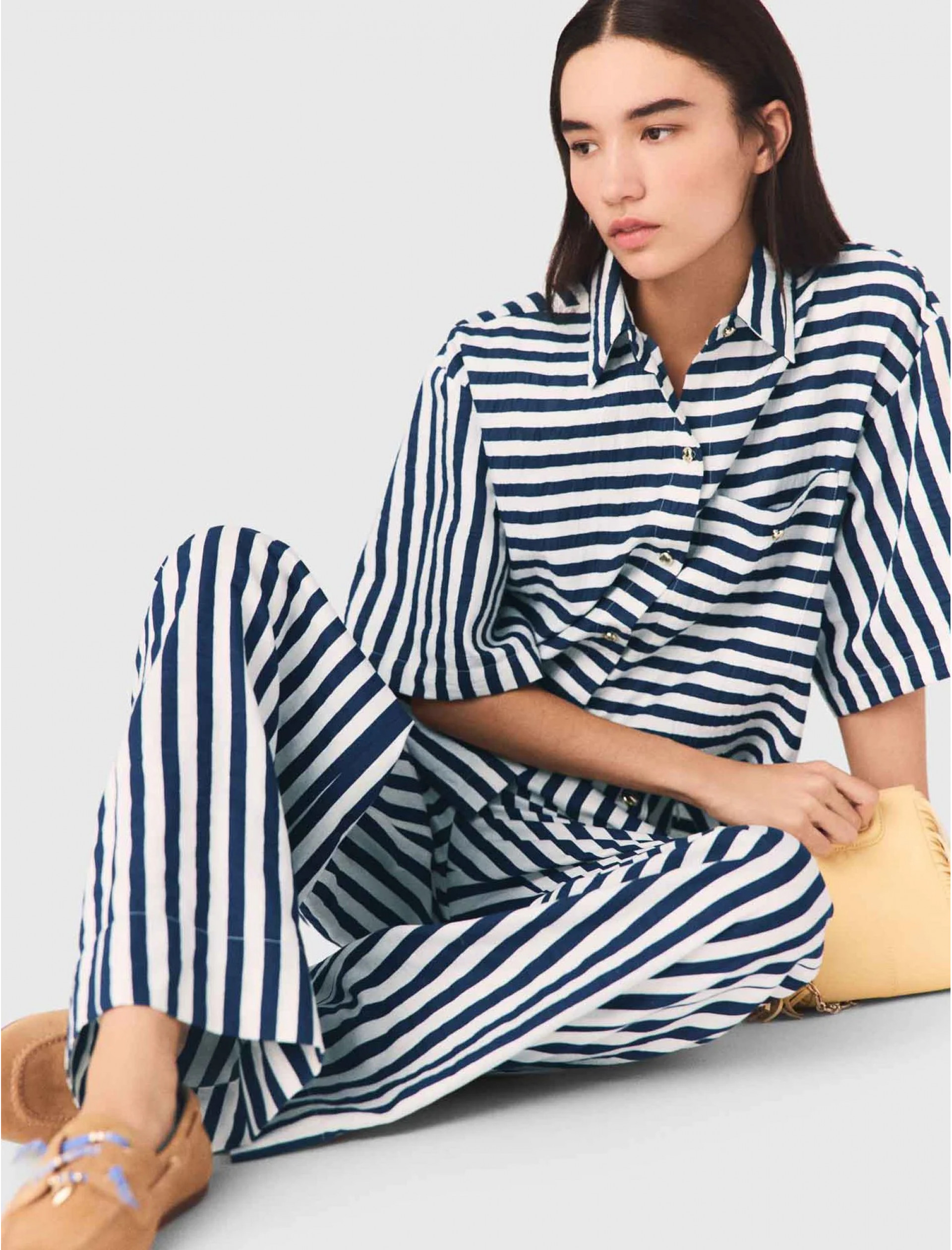 Жіноча смугаста сорочка з нагрудною кишенею