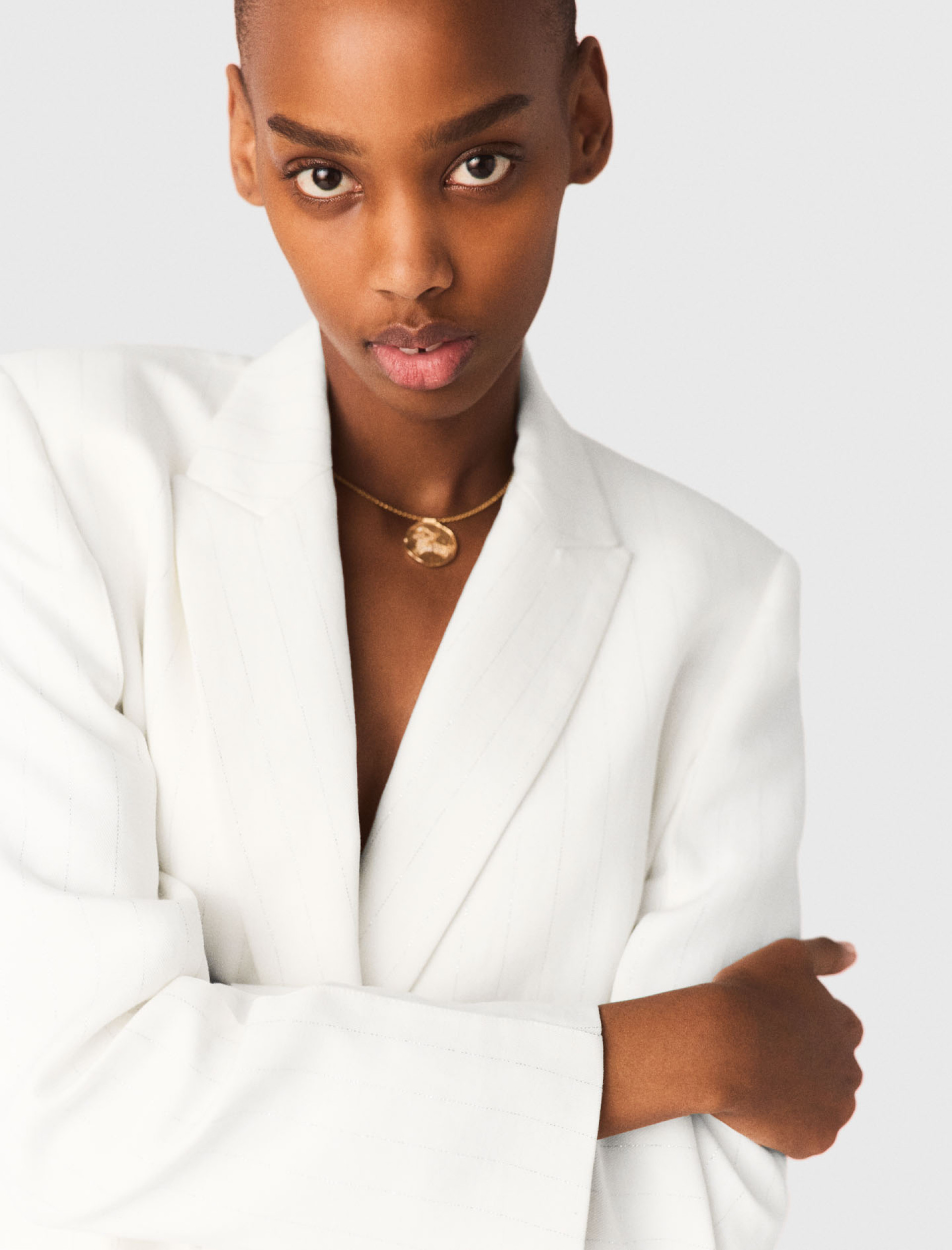 Жіночий білий двобортний жакет у смужку Жіночий білий двобортний жакет у смужку