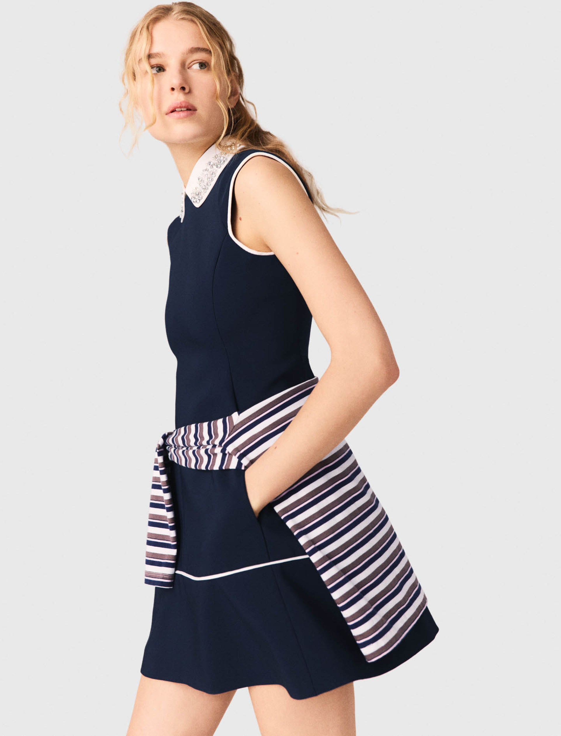 Жіноча сукня А-силуету з контрастним оздобленням