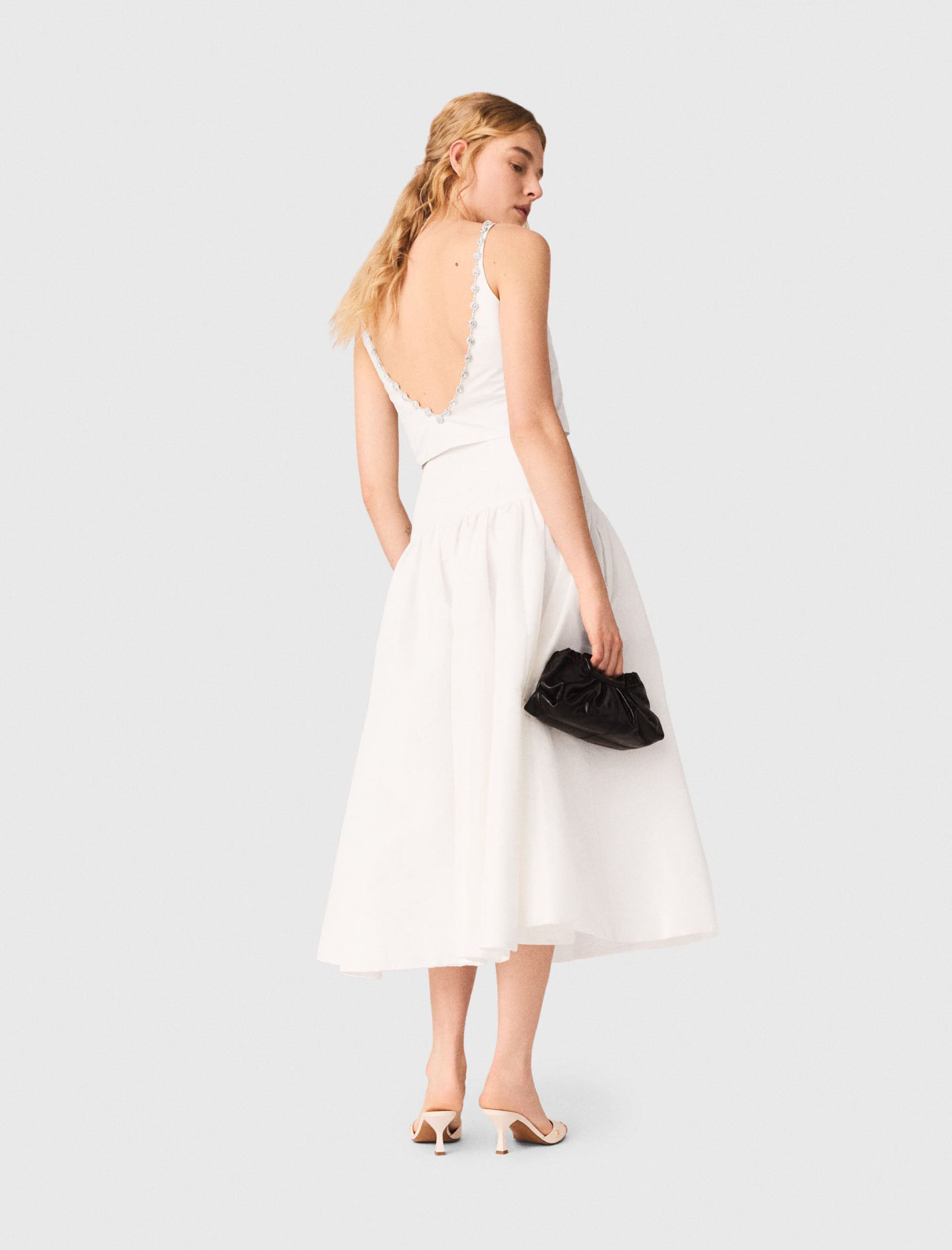 Женский топ с воротником, украшенным стразами