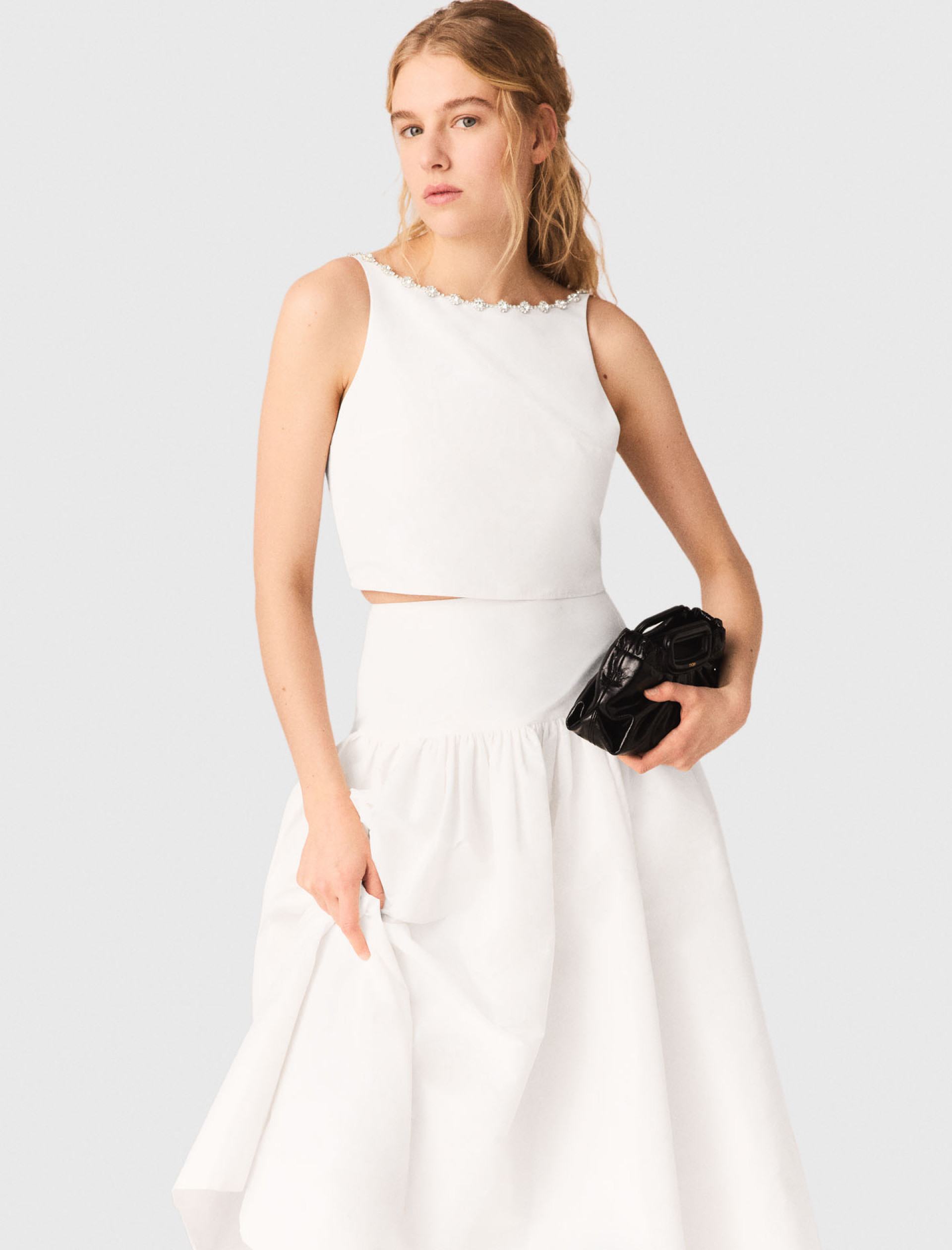 Женский топ с воротником, украшенным стразами