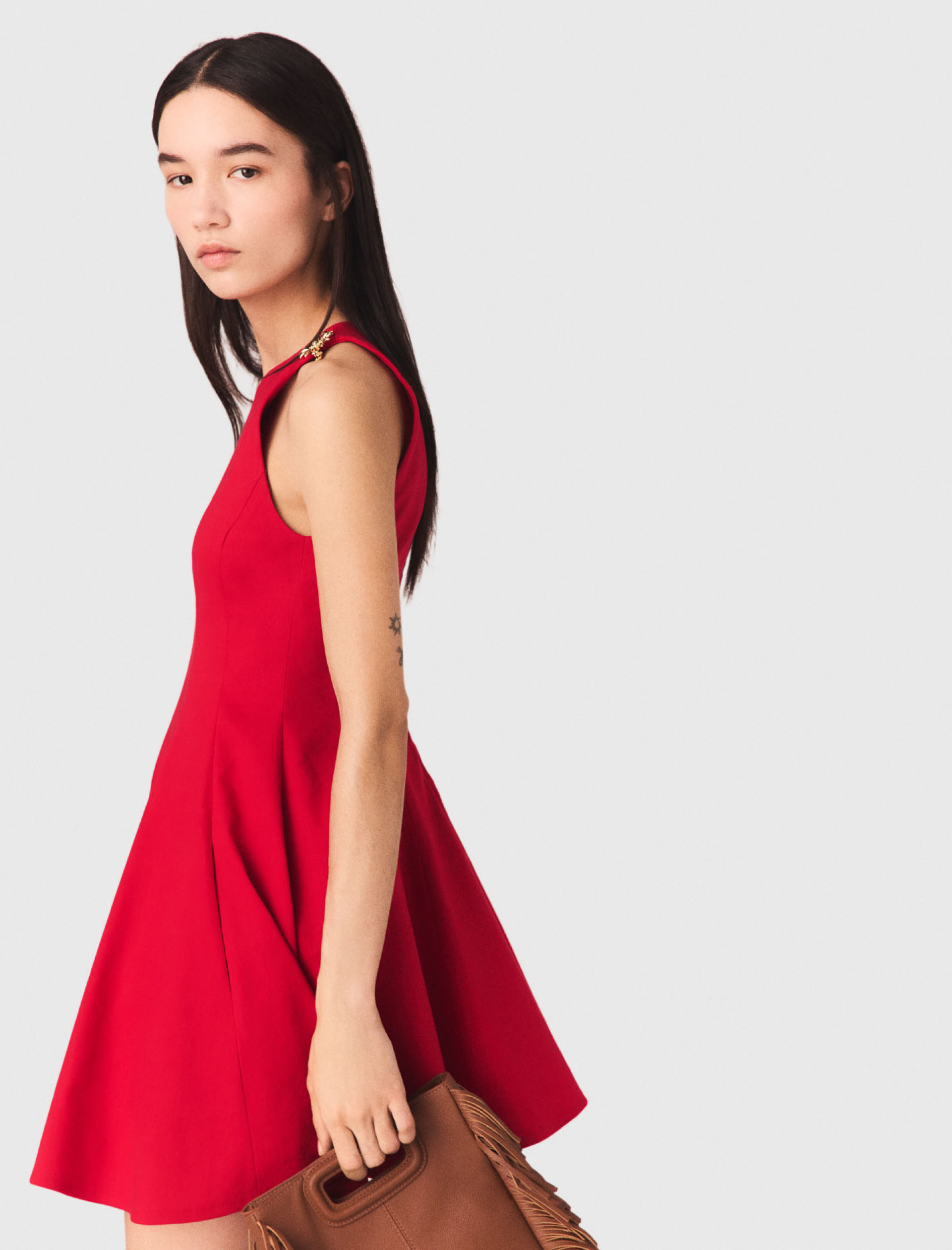 Женское красное расклешенное платье