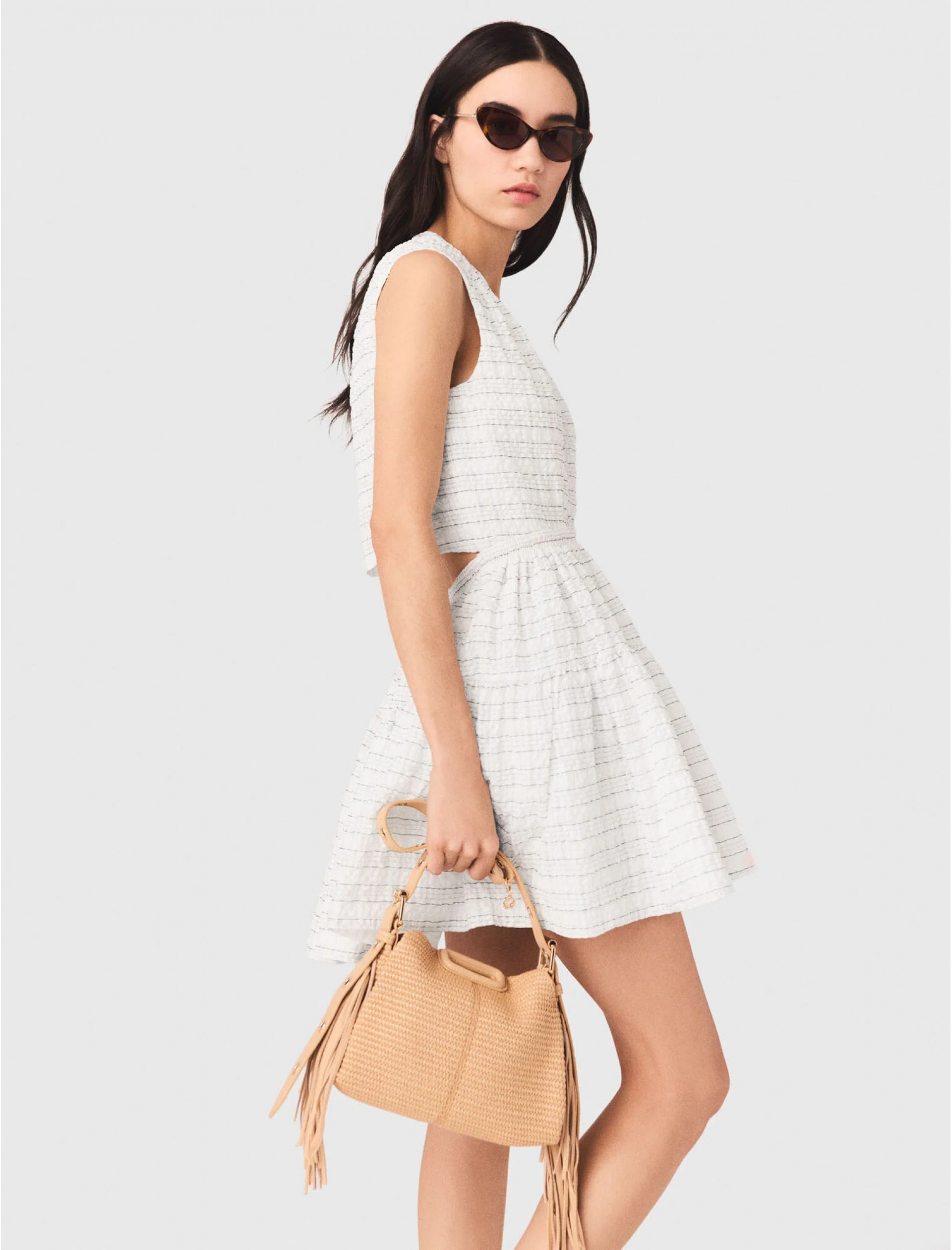 Женское короткое полосатое платье с открытой спиной