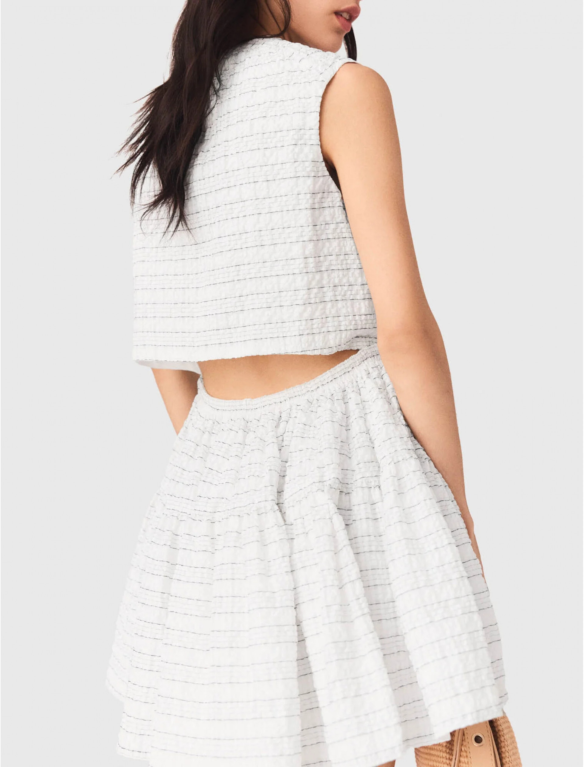 Женское короткое полосатое платье с открытой спиной