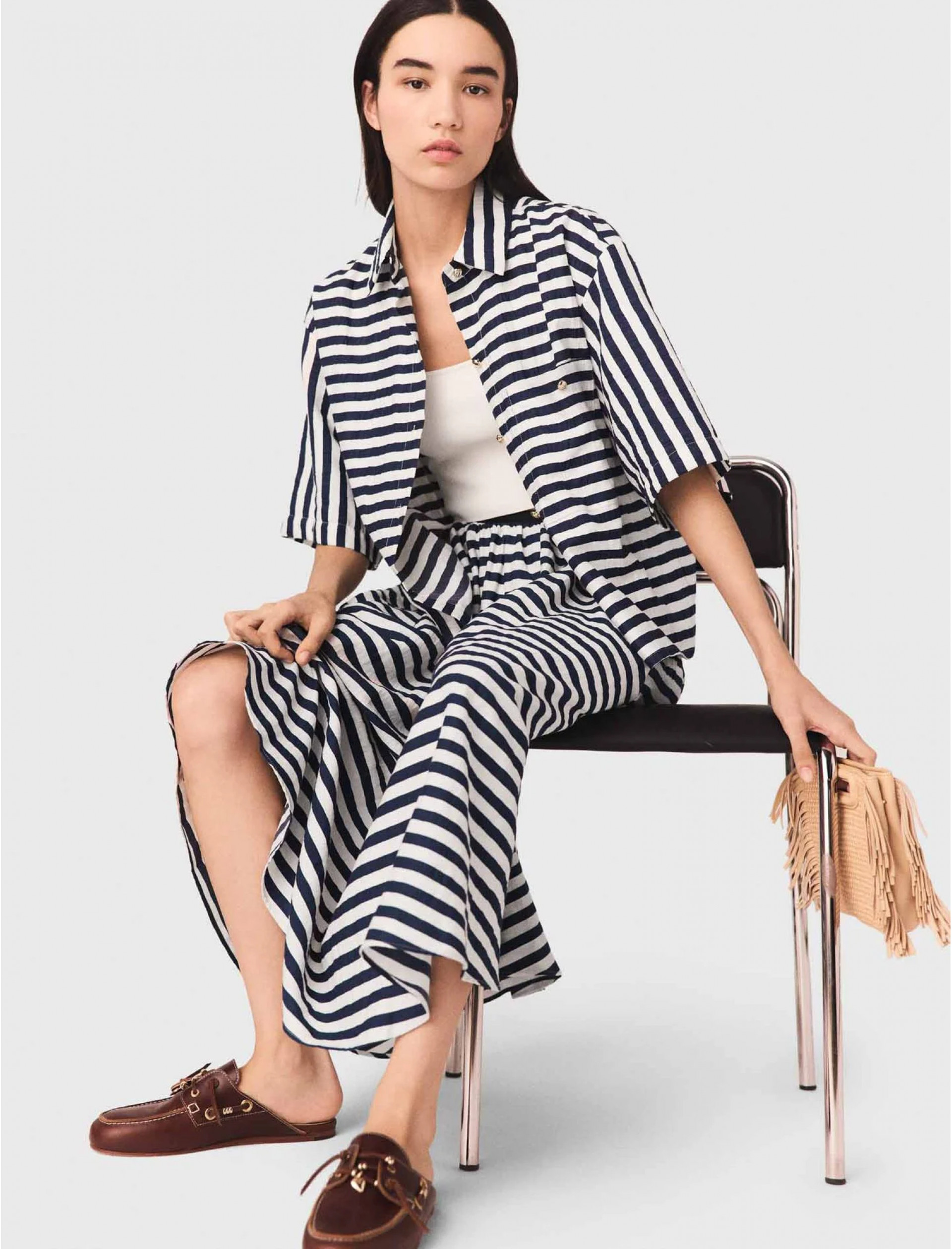 Жіноча смугаста спідниця міді