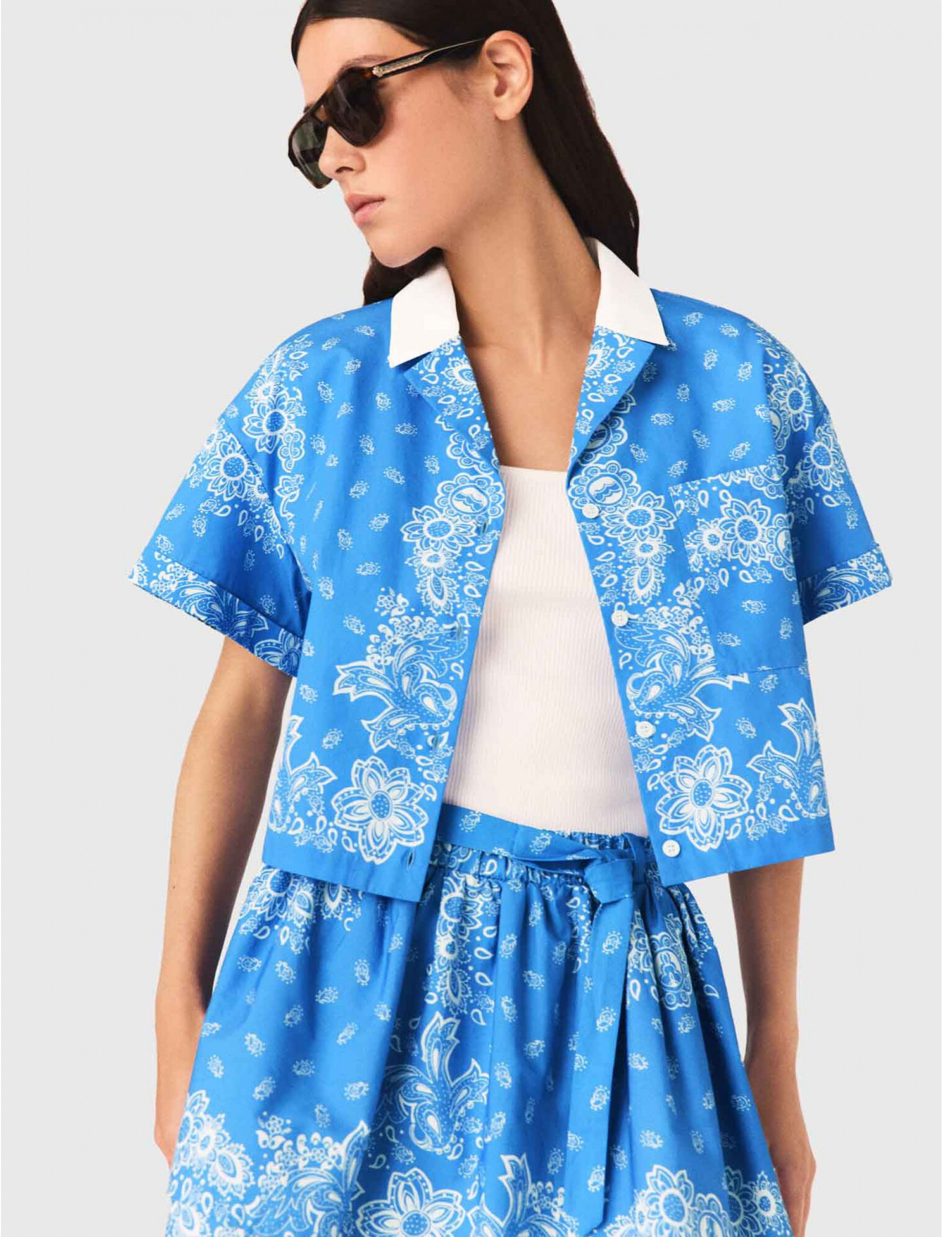 Жіноча сорочка з принтом та контрастним коміром