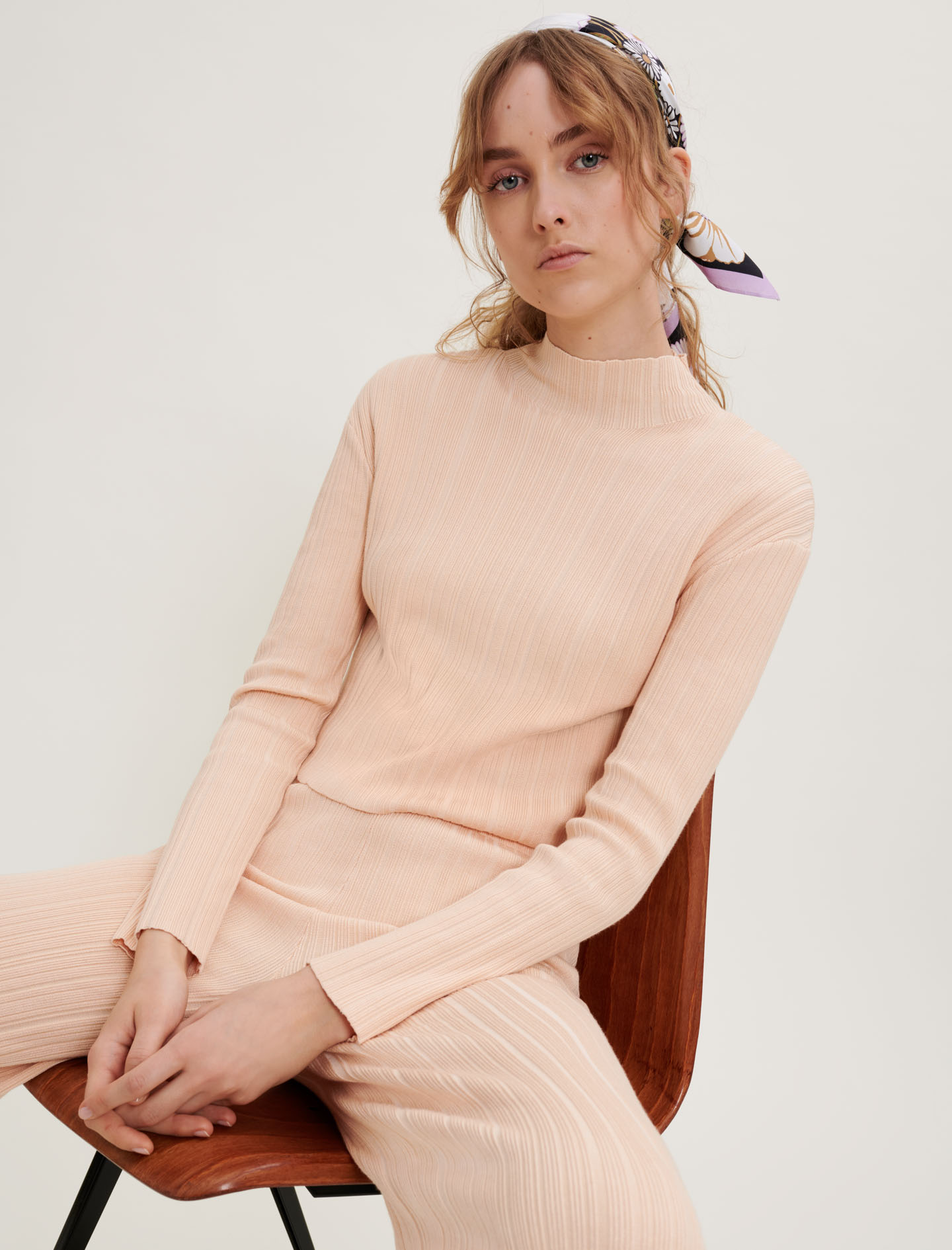 Жіночий рожевий джемпер