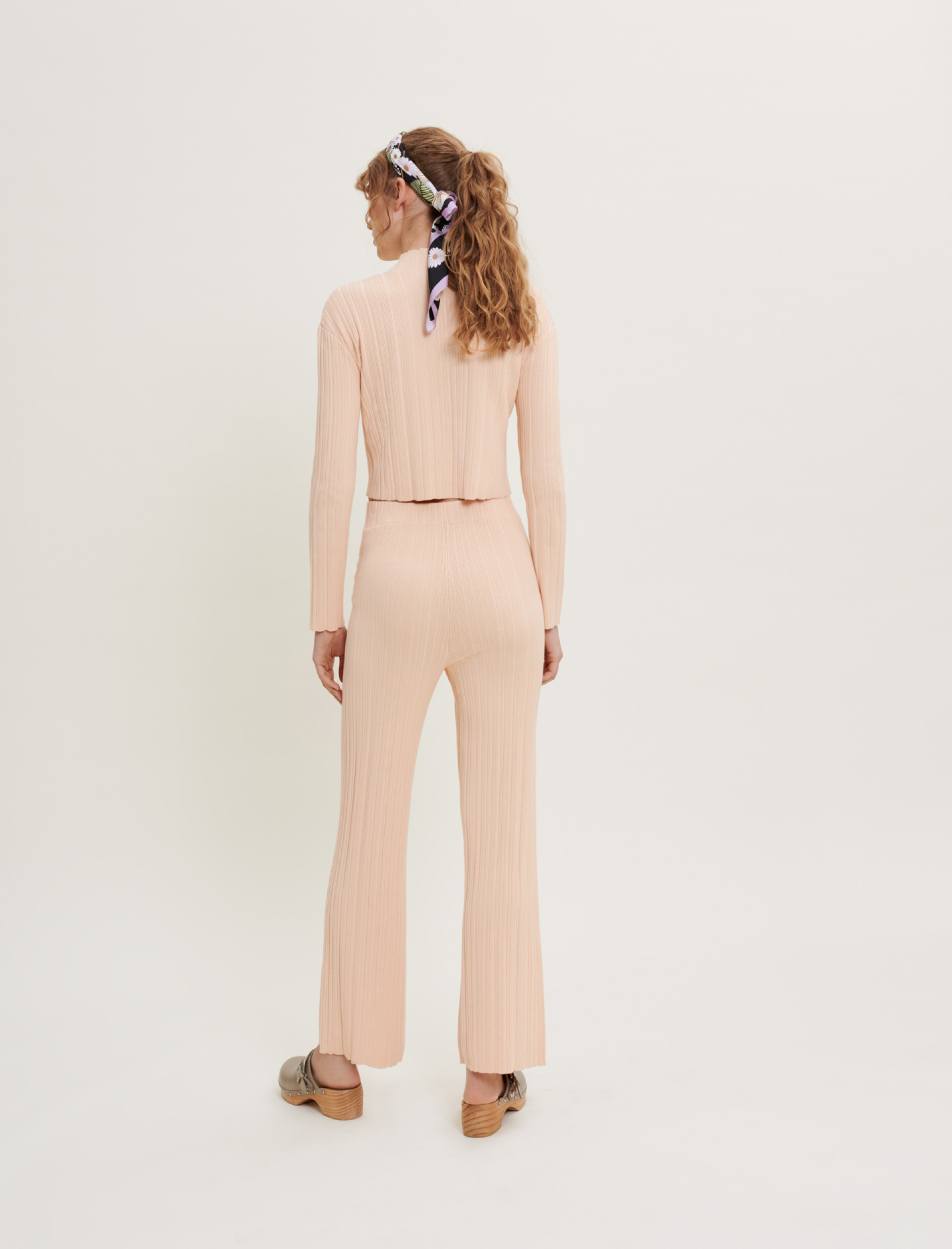 Жіночий рожевий джемпер