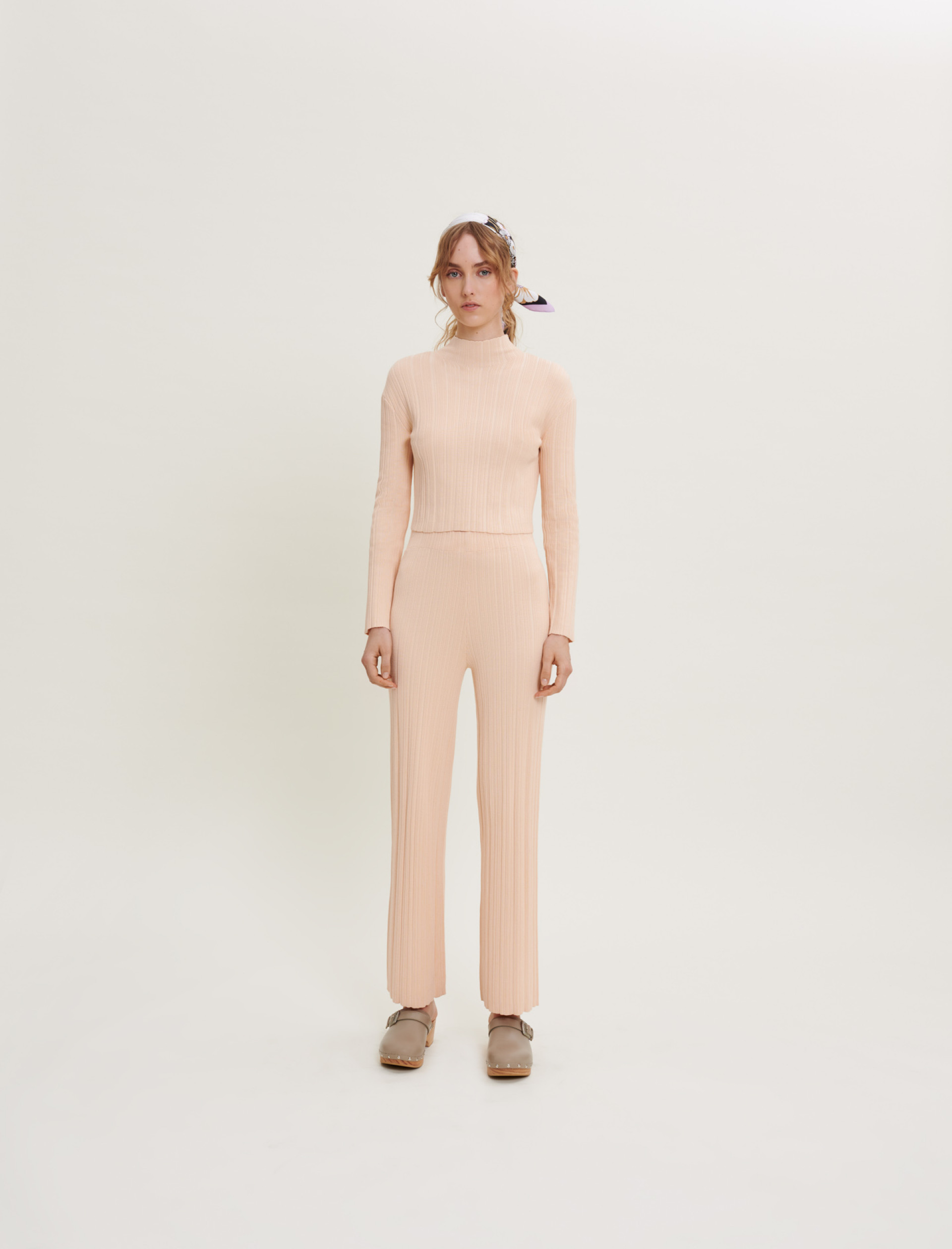 Жіночий рожевий джемпер