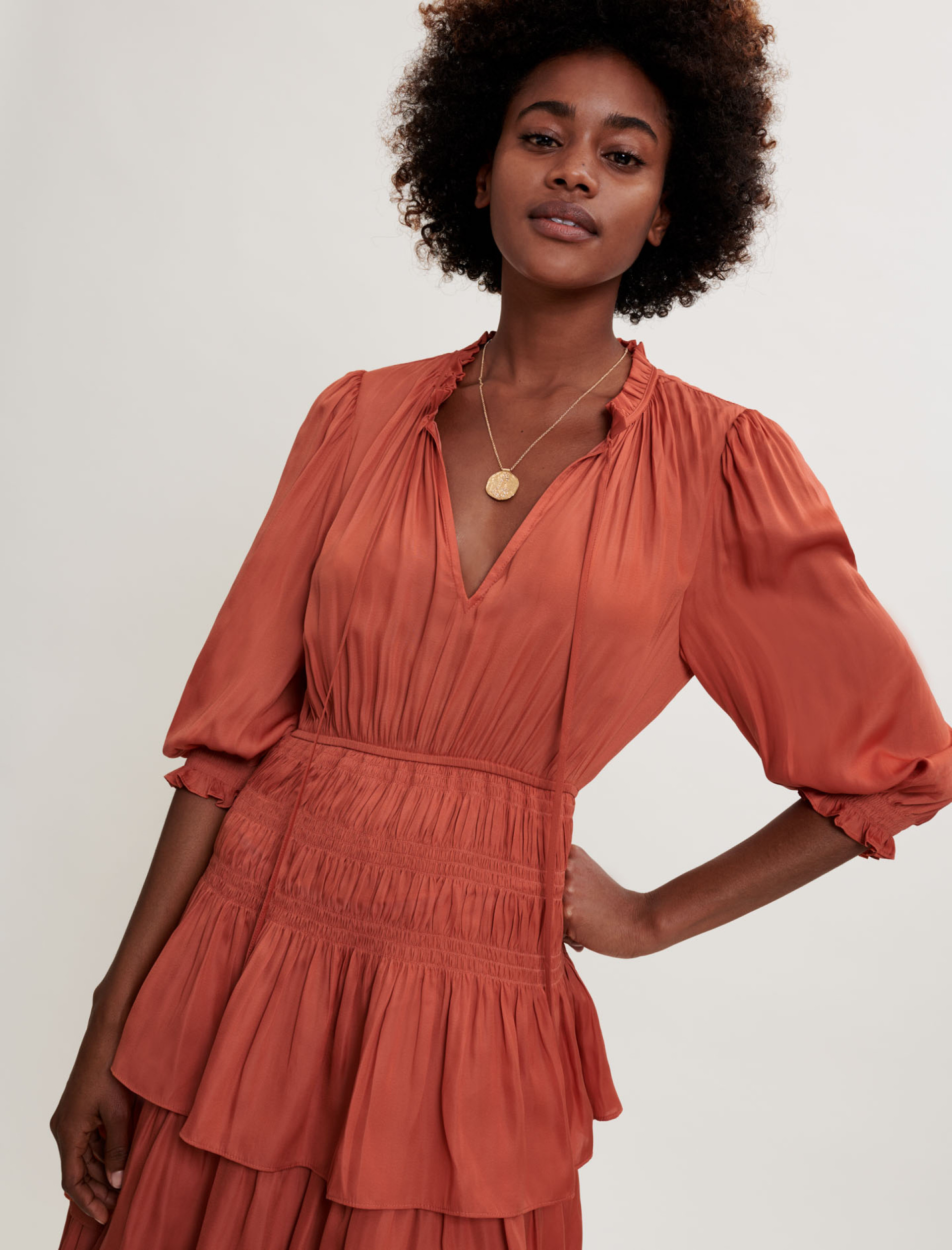 Женское красное платье