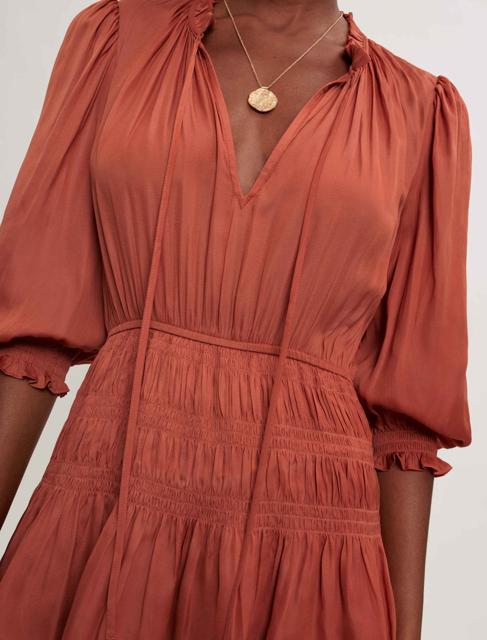 Женское красное платье