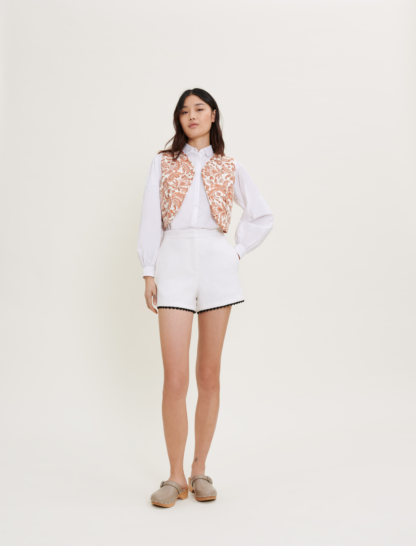 Жіночі білі шорти