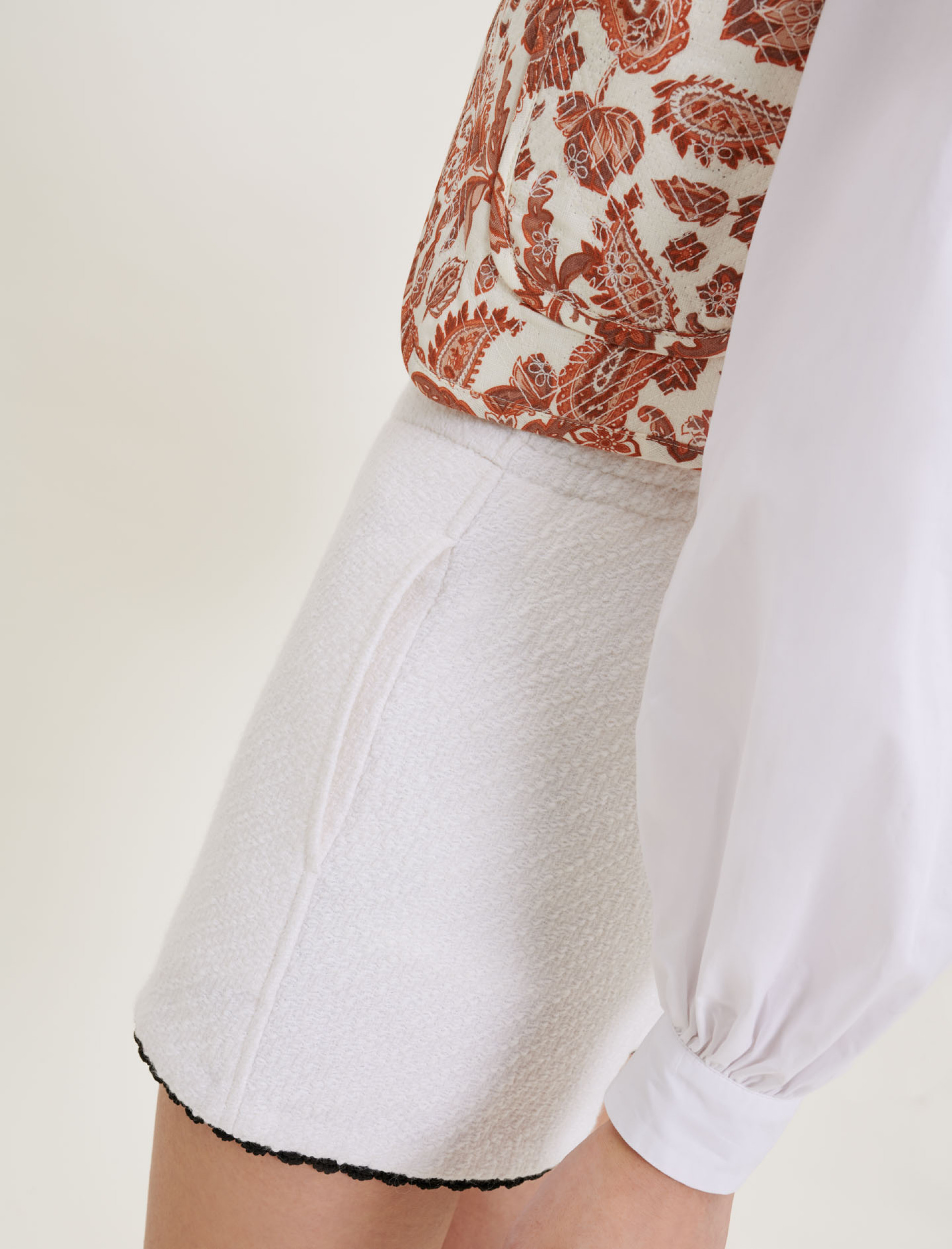 Жіночі білі шорти