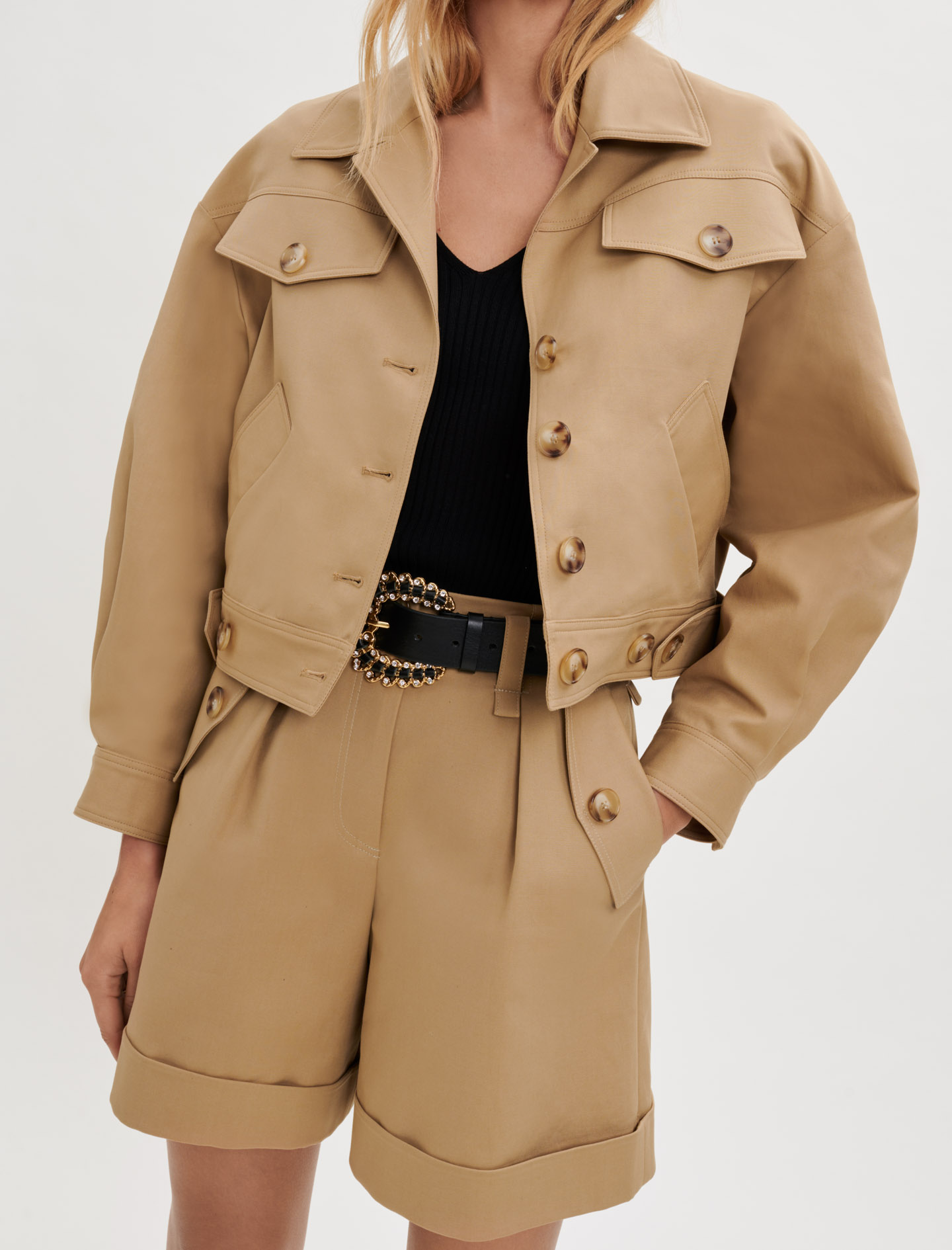 Жіноча коричнева куртка