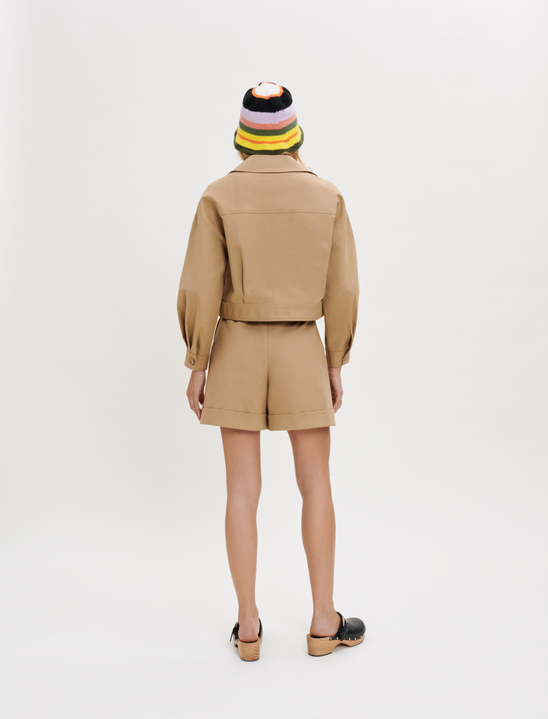 Жіноча коричнева куртка