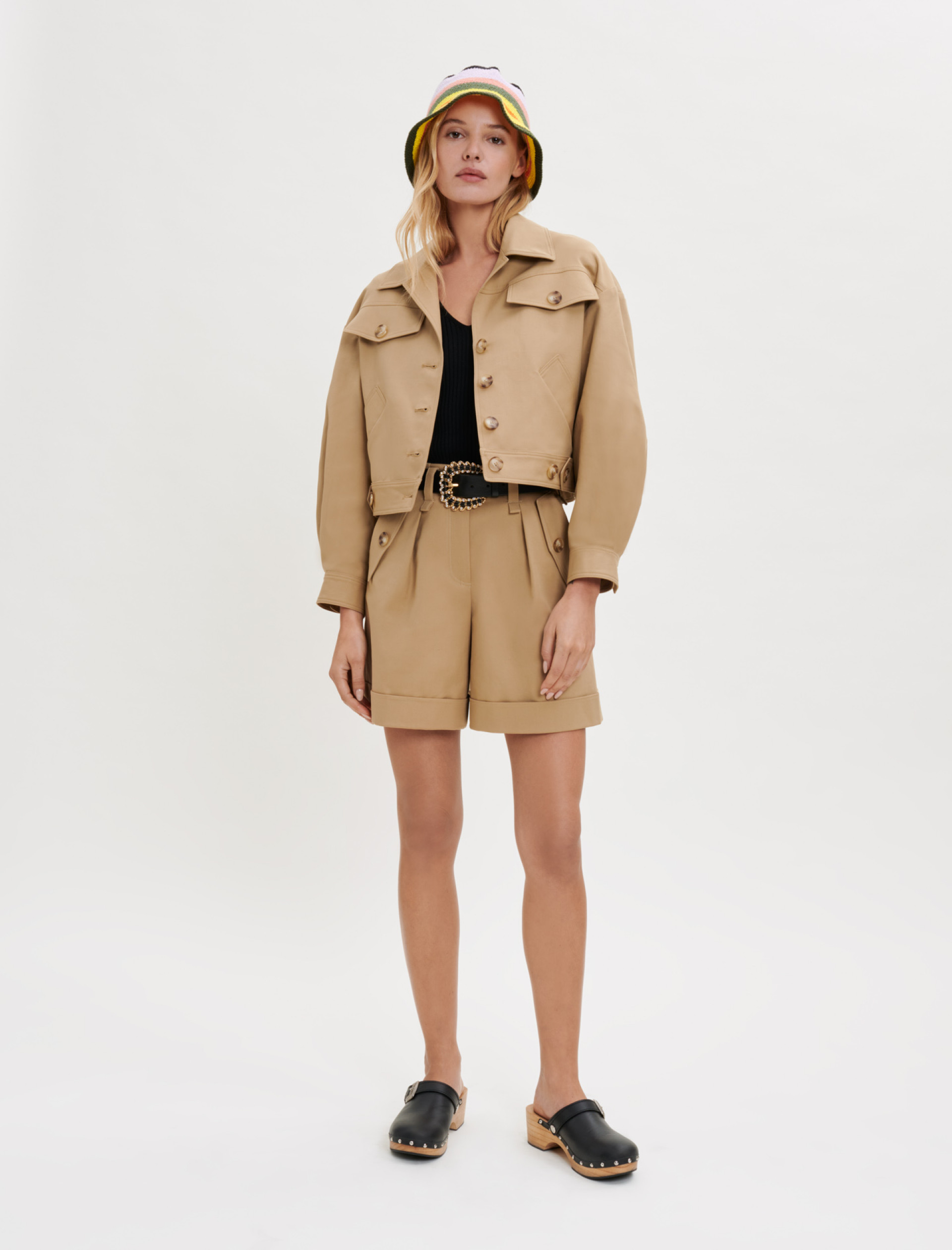 Жіноча коричнева куртка