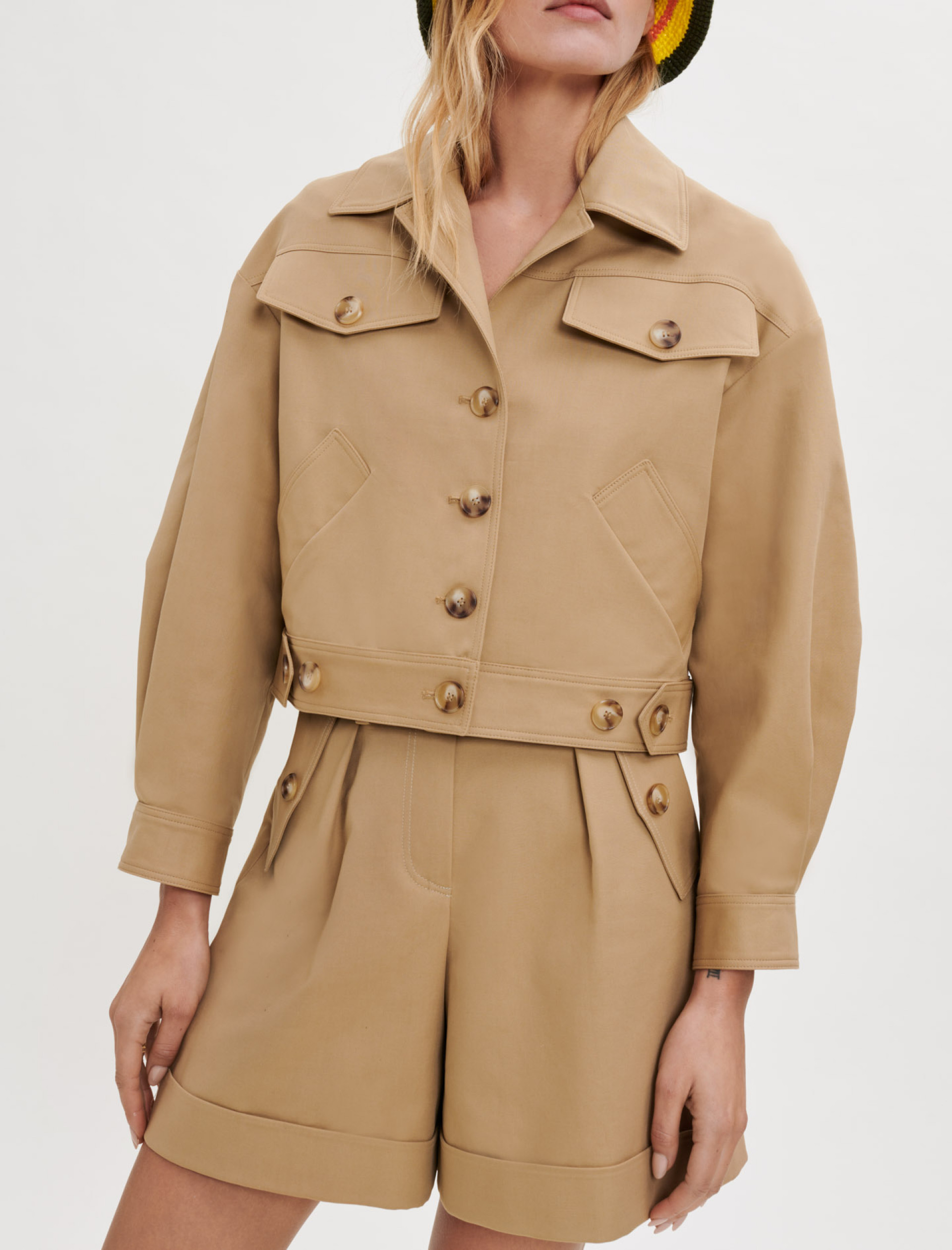 Жіноча коричнева куртка