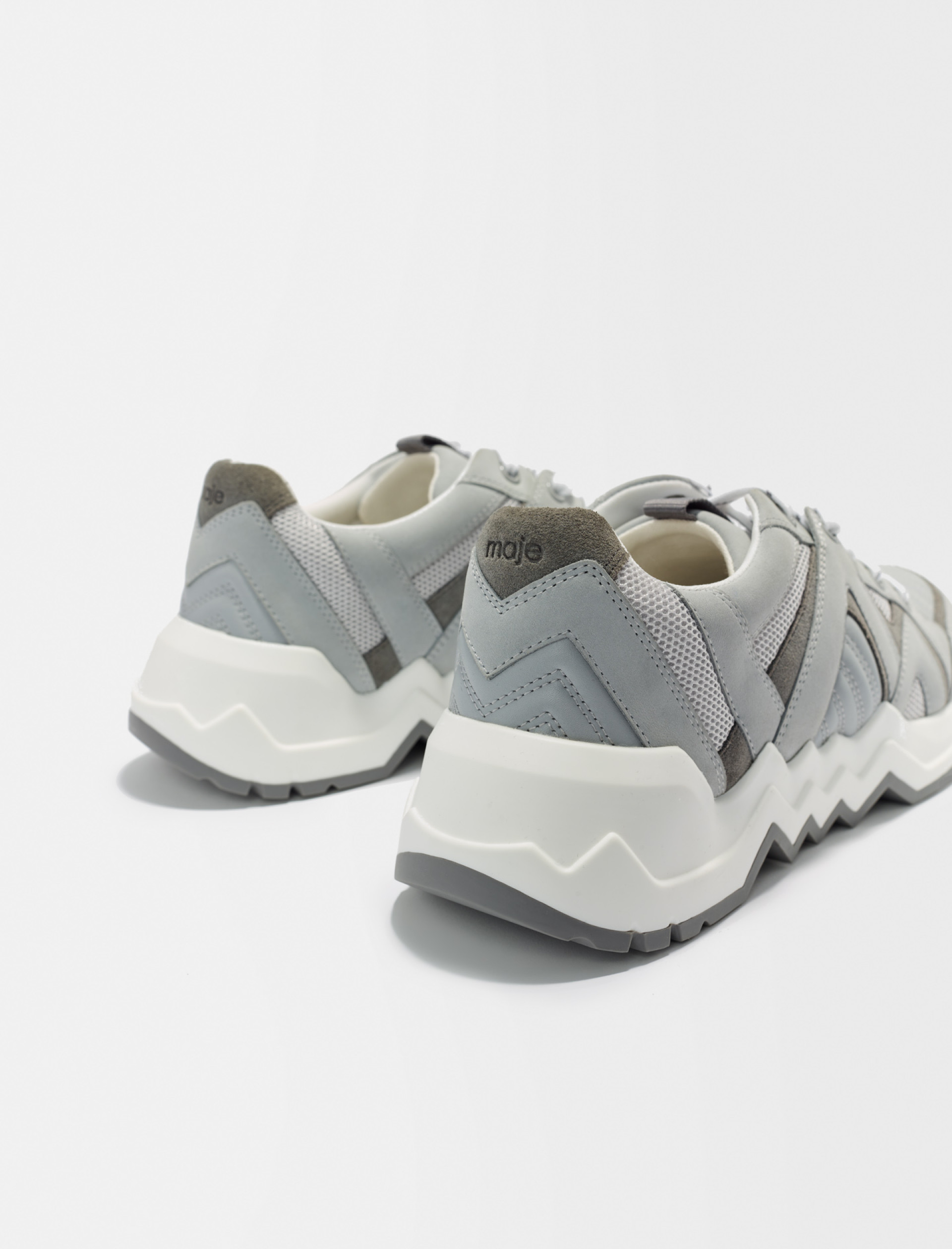 Жіночі сірі кросівки